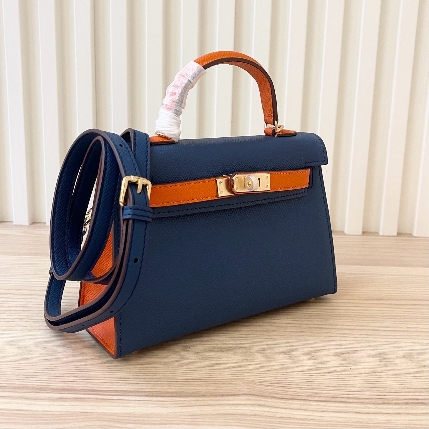 2WH25BDE Stylish leather bag