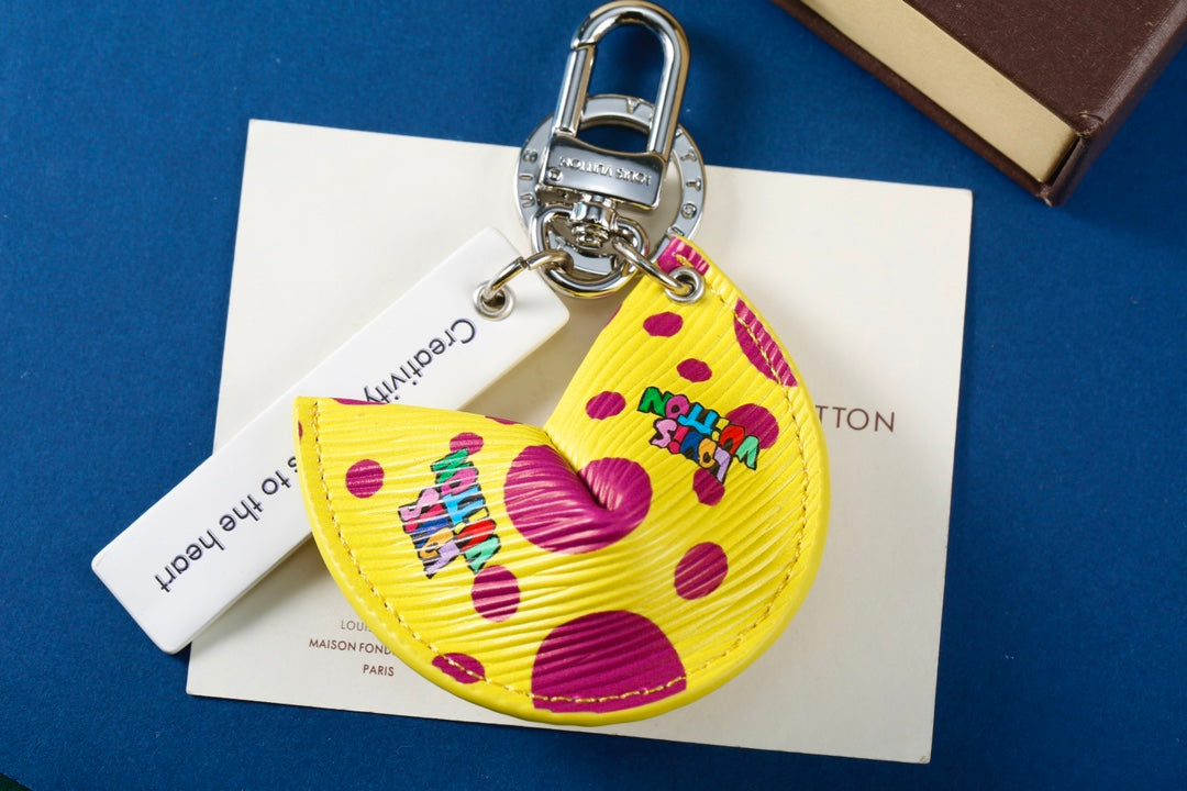3RE4ADE Stylish key closure