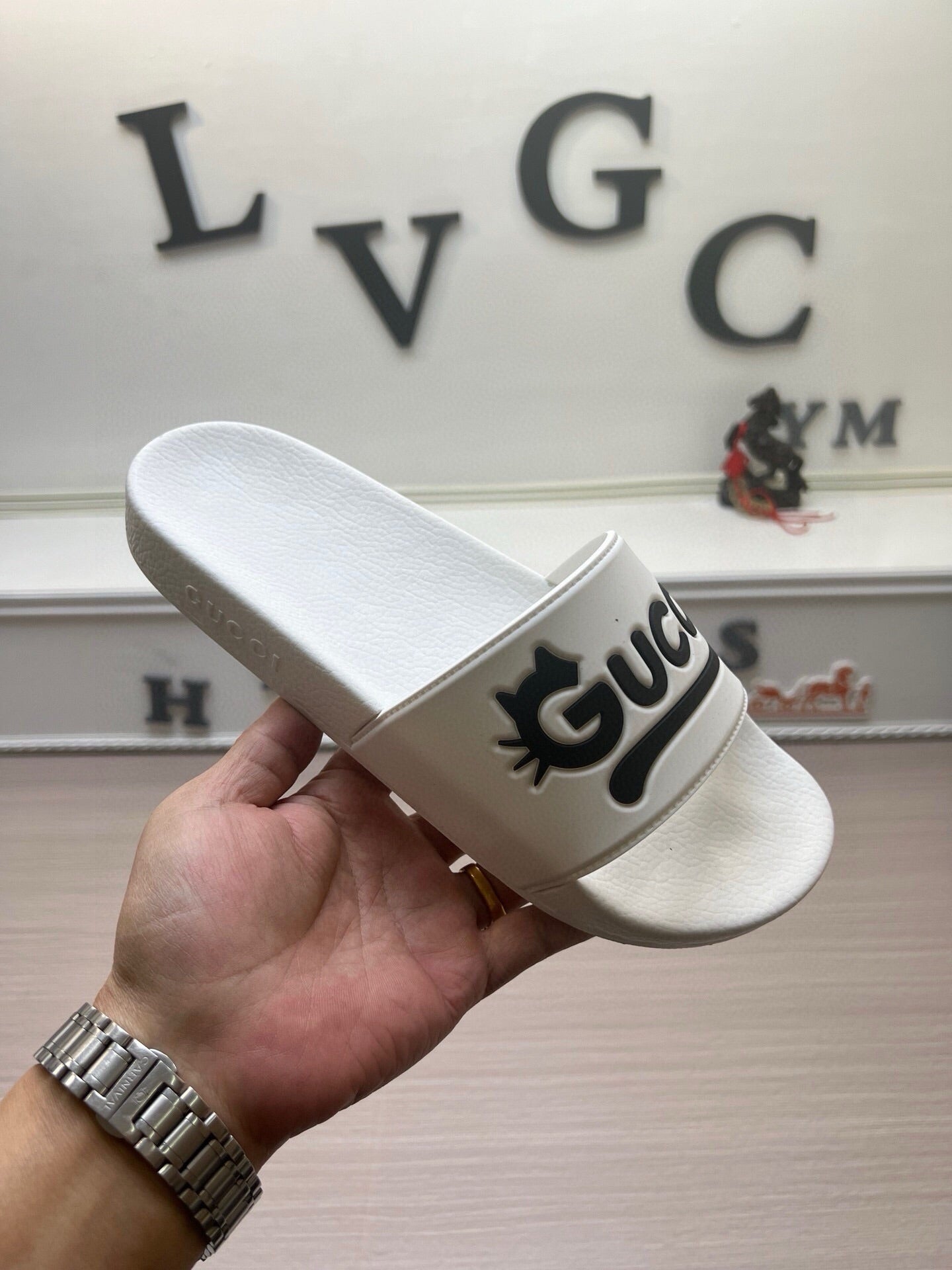 5LB220ZDE Stylish Slippers