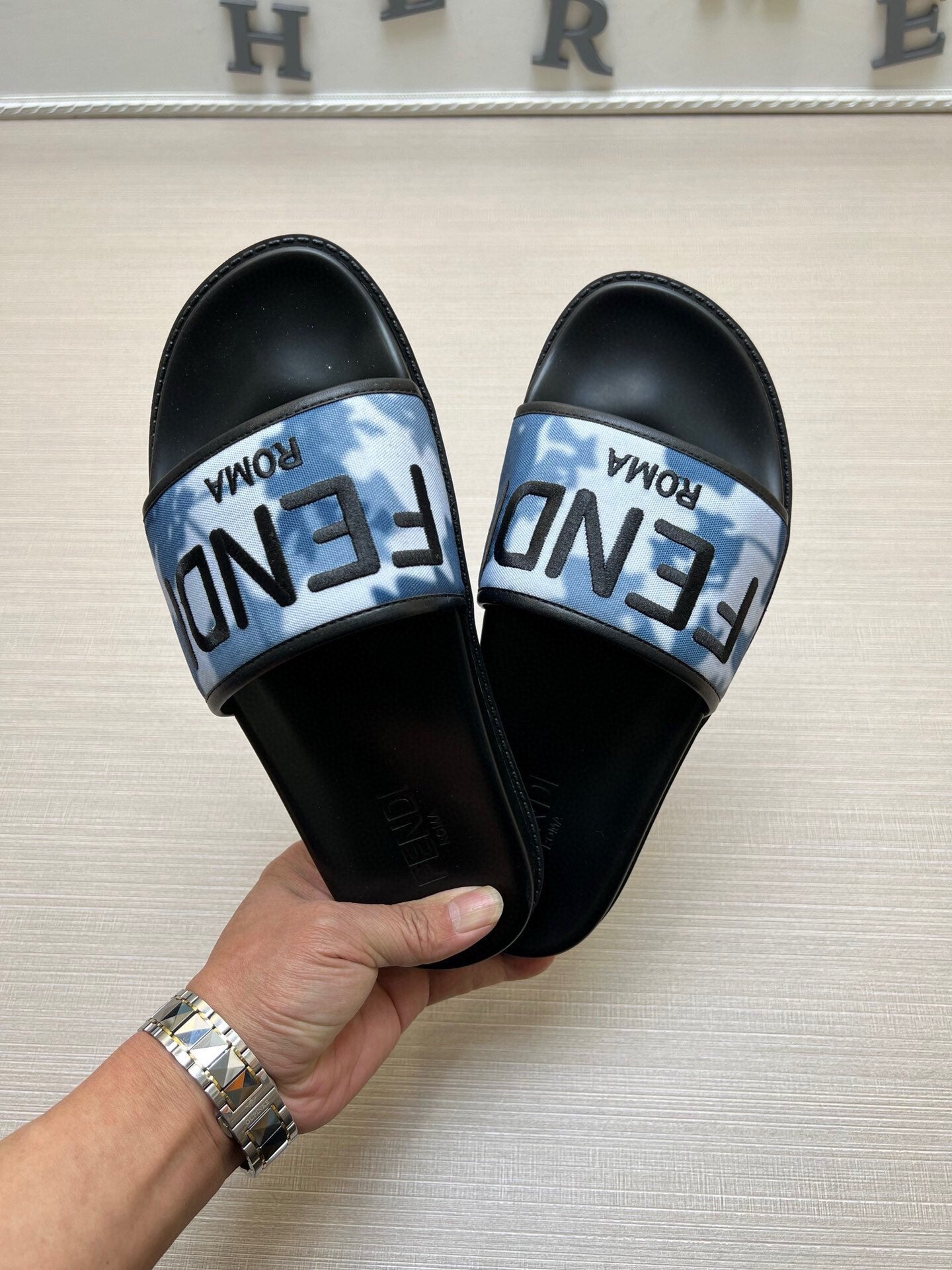 54F24ZDE Stylish slippers