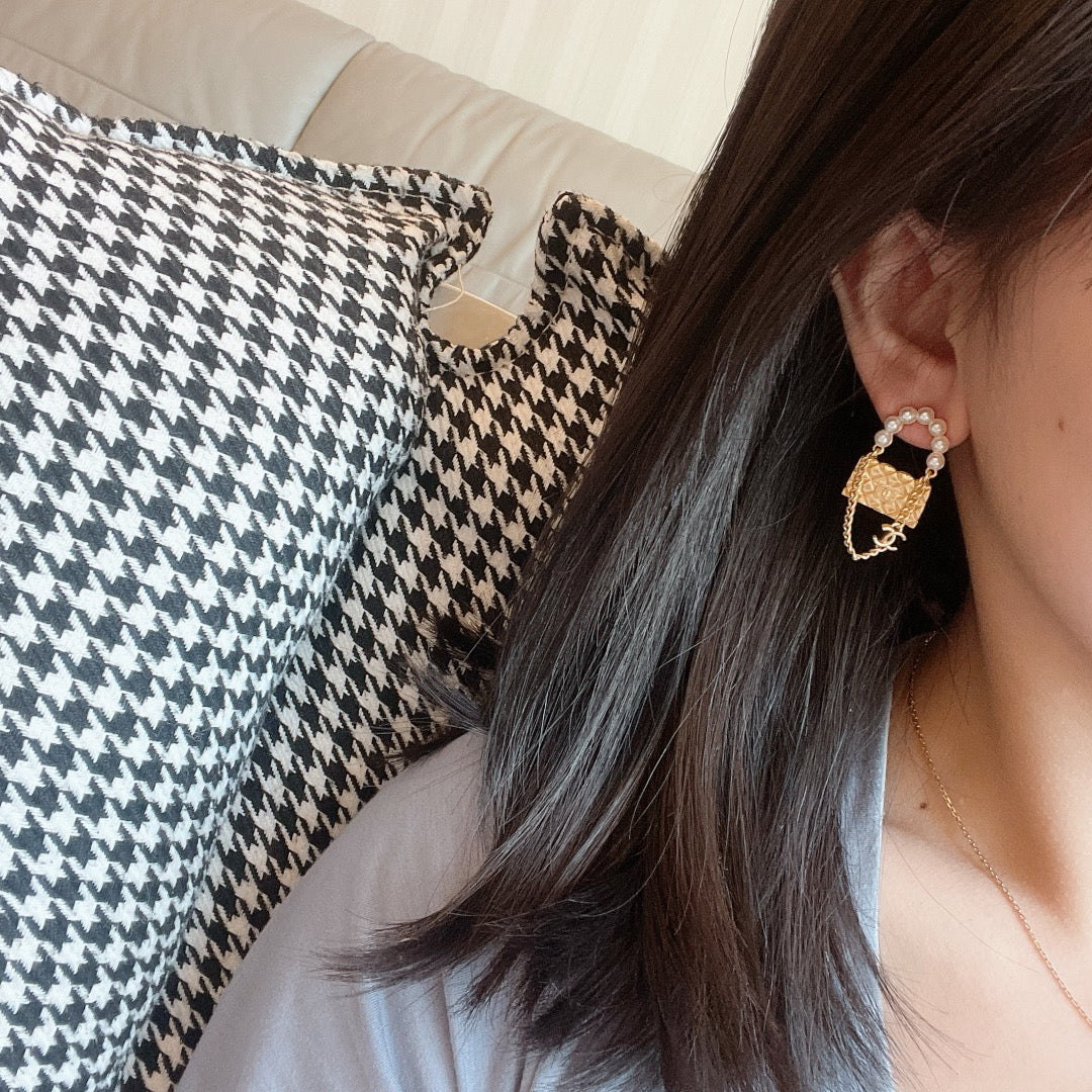 1YC395EDE Stylish Earrings