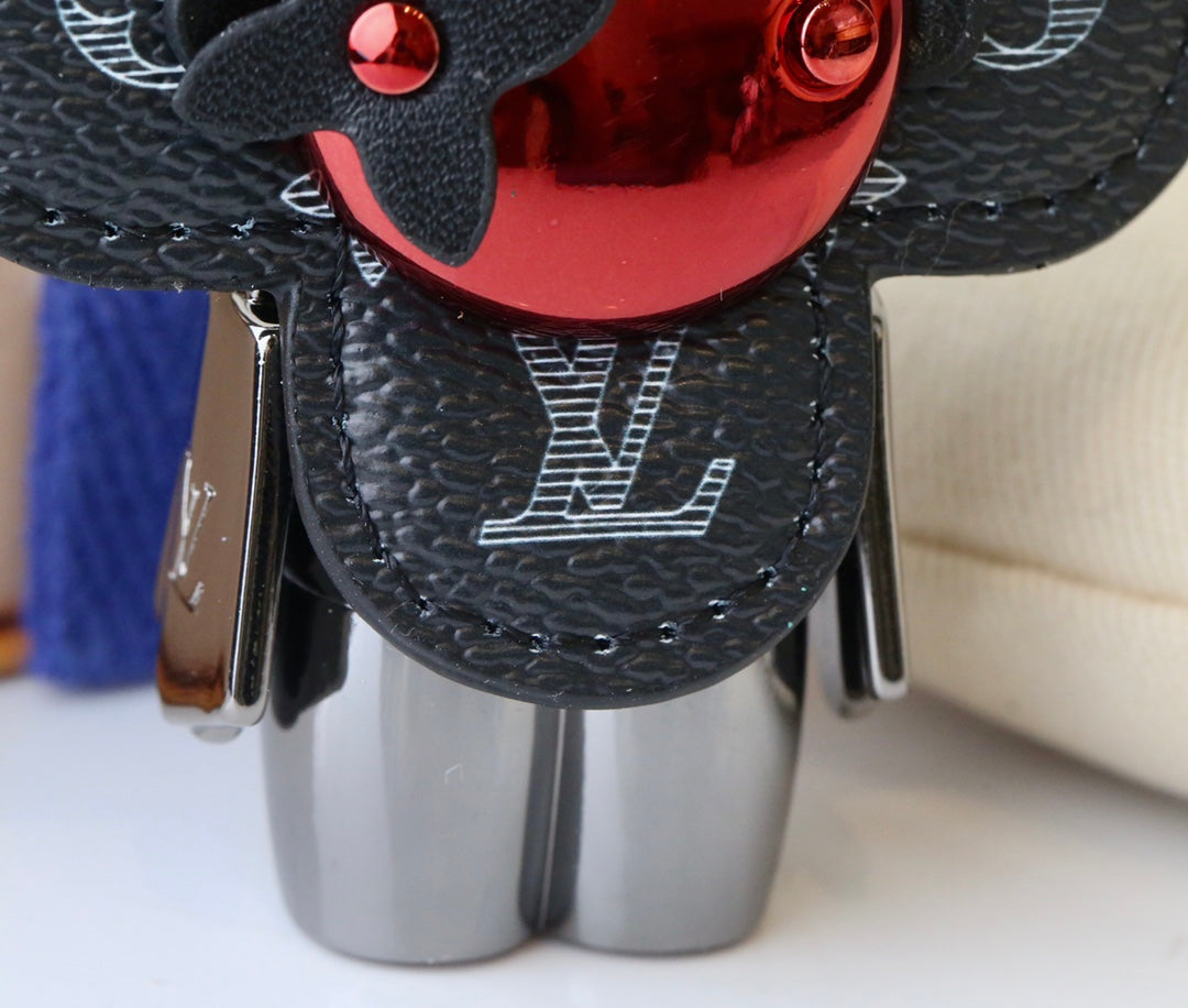 14E68ADE Stylish key closure