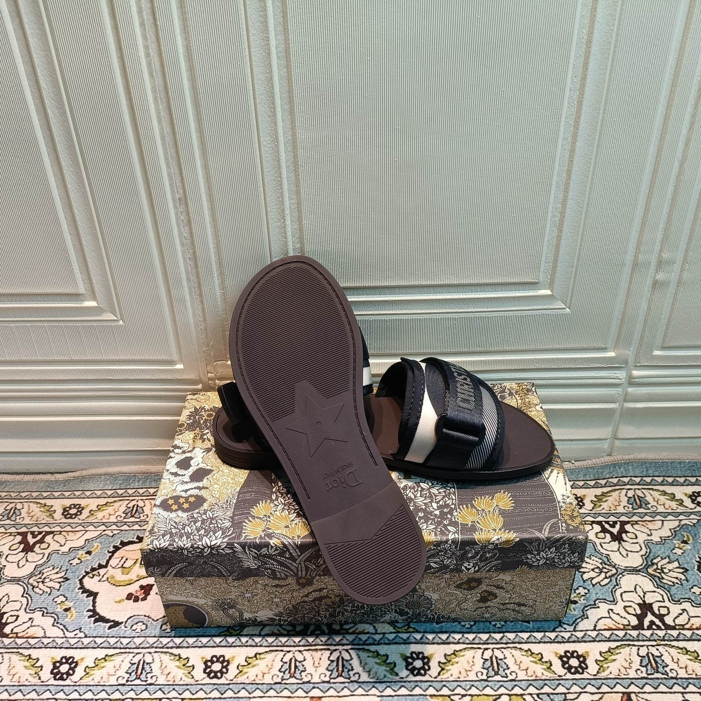 14D20ZDE Stylish Slippers