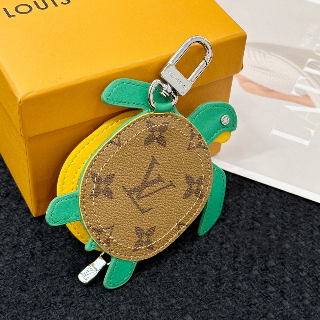 14E25ADE Stylish key closure