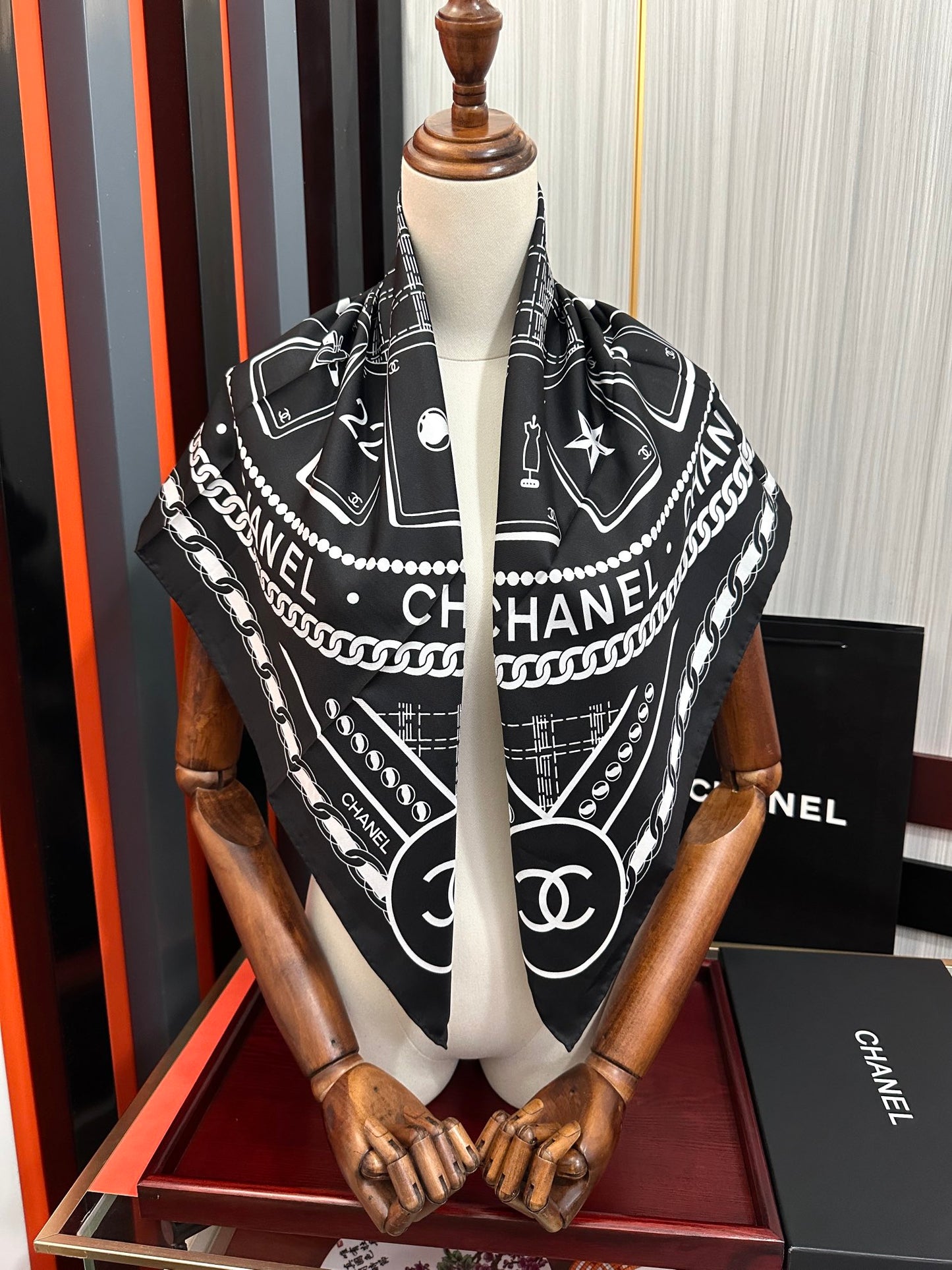 155NC60WDE Stylish Silk Scarve