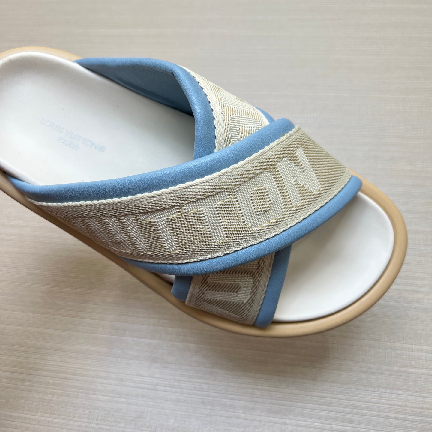 535ZE271ZDE Stylish Slippers