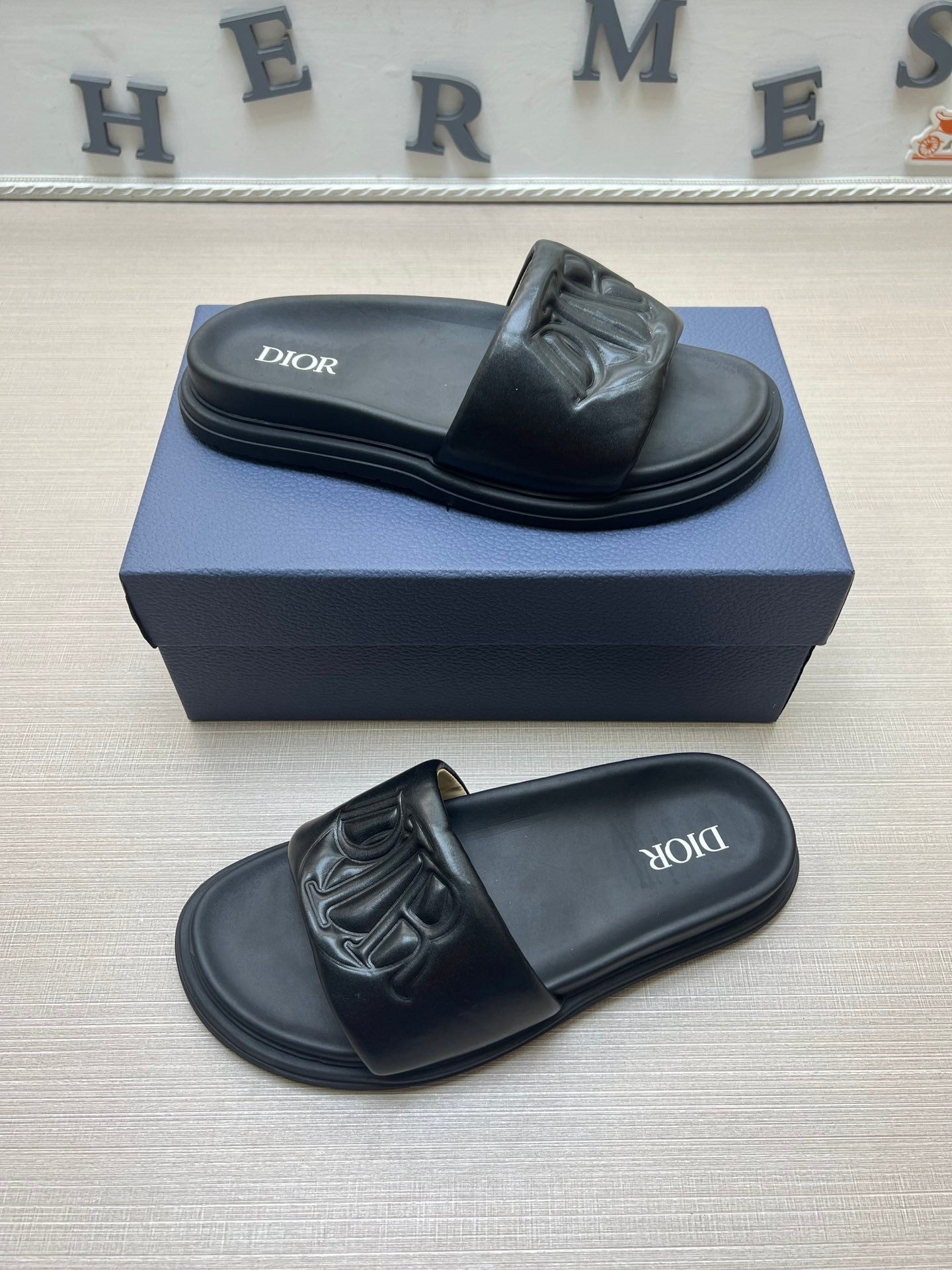 54D167ZDE Stylish leather slippers