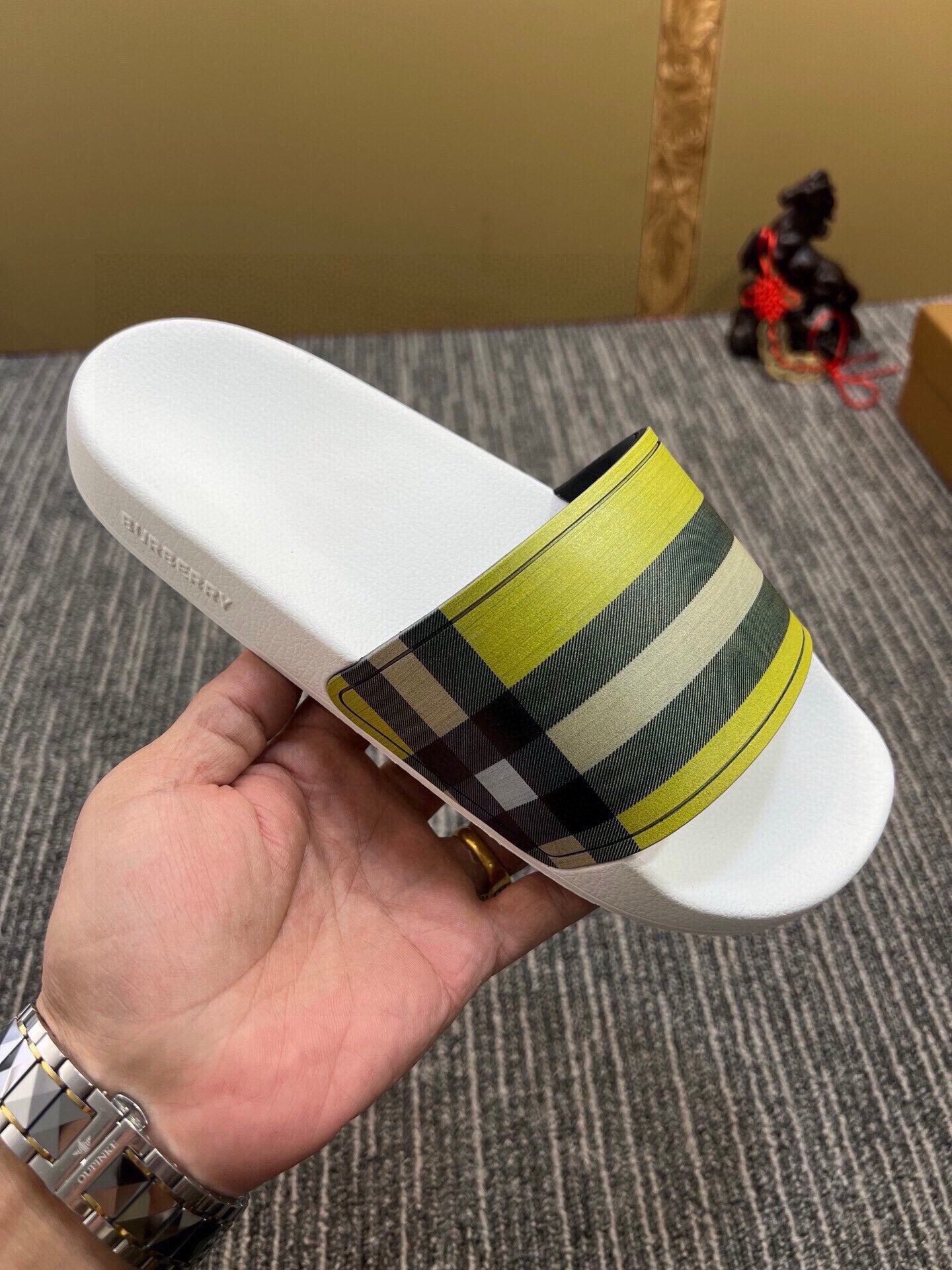 535ZR261ZDE Stylish Slippers