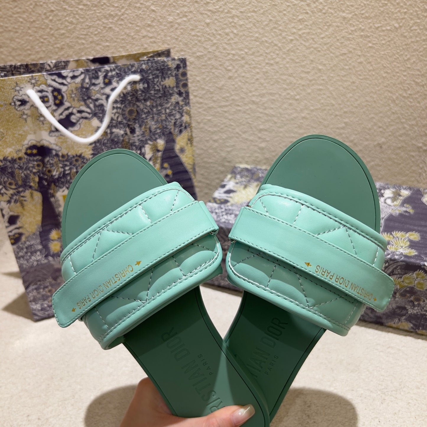 14D79ZDE Stylish Slippers