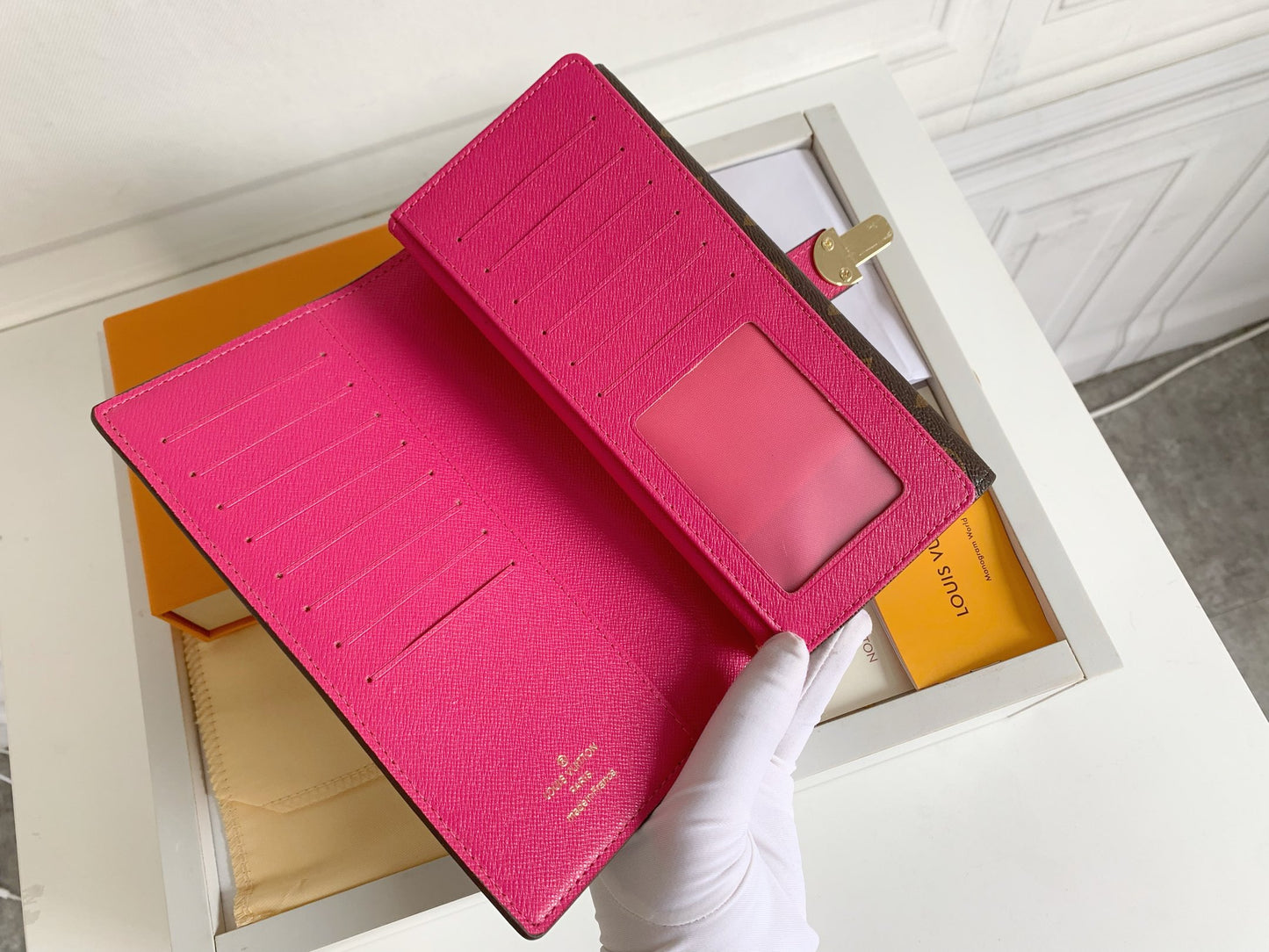 1XE73BDE Stylish leather wallets with package