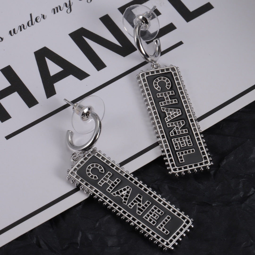 1YC420EDE Stylish Earrings