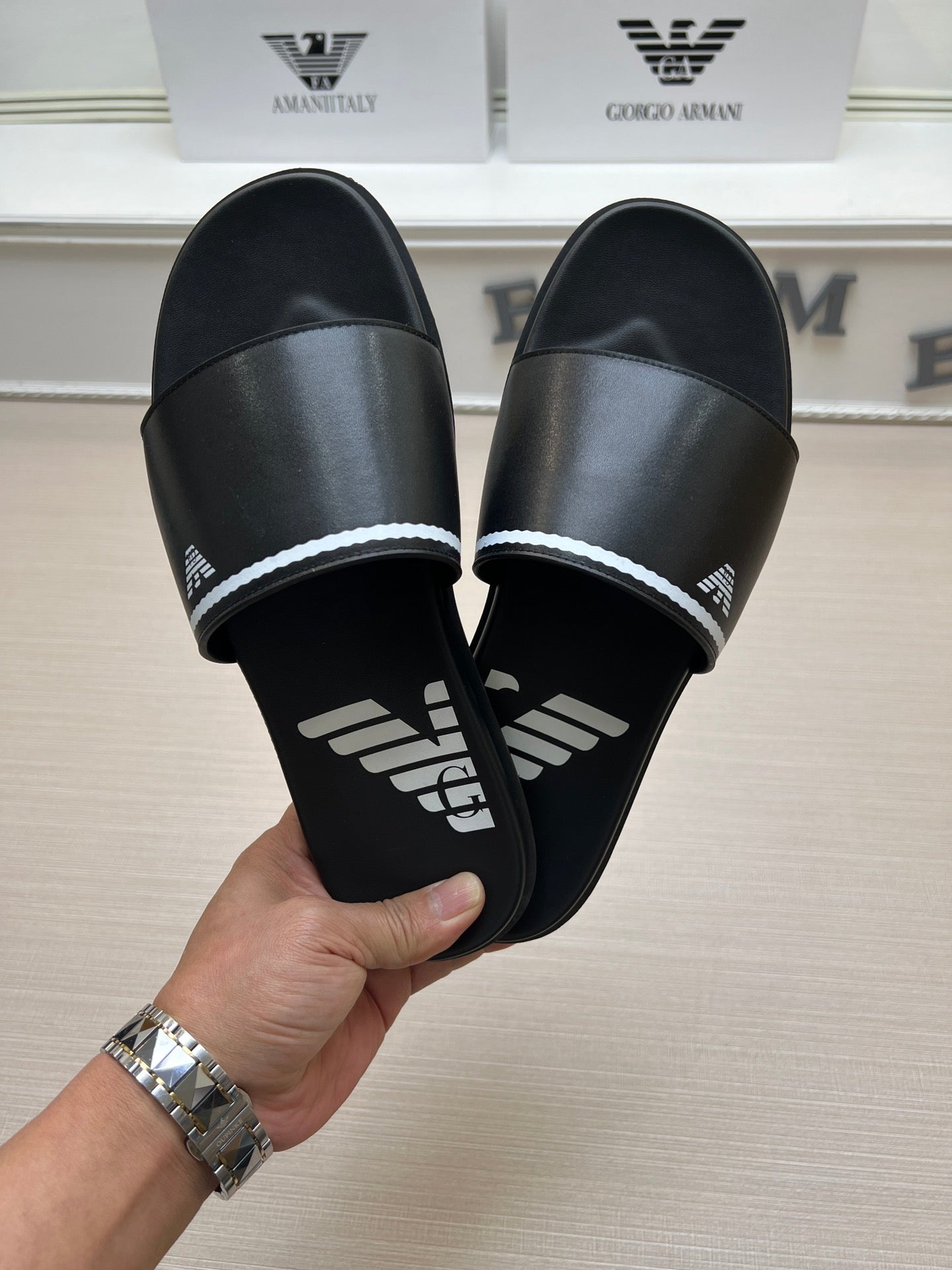 54A102ZDE Stylish slippers