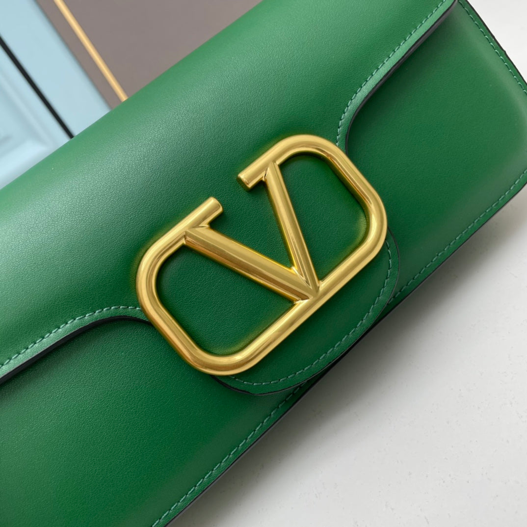 155NVL1BDE Stylish leather bag