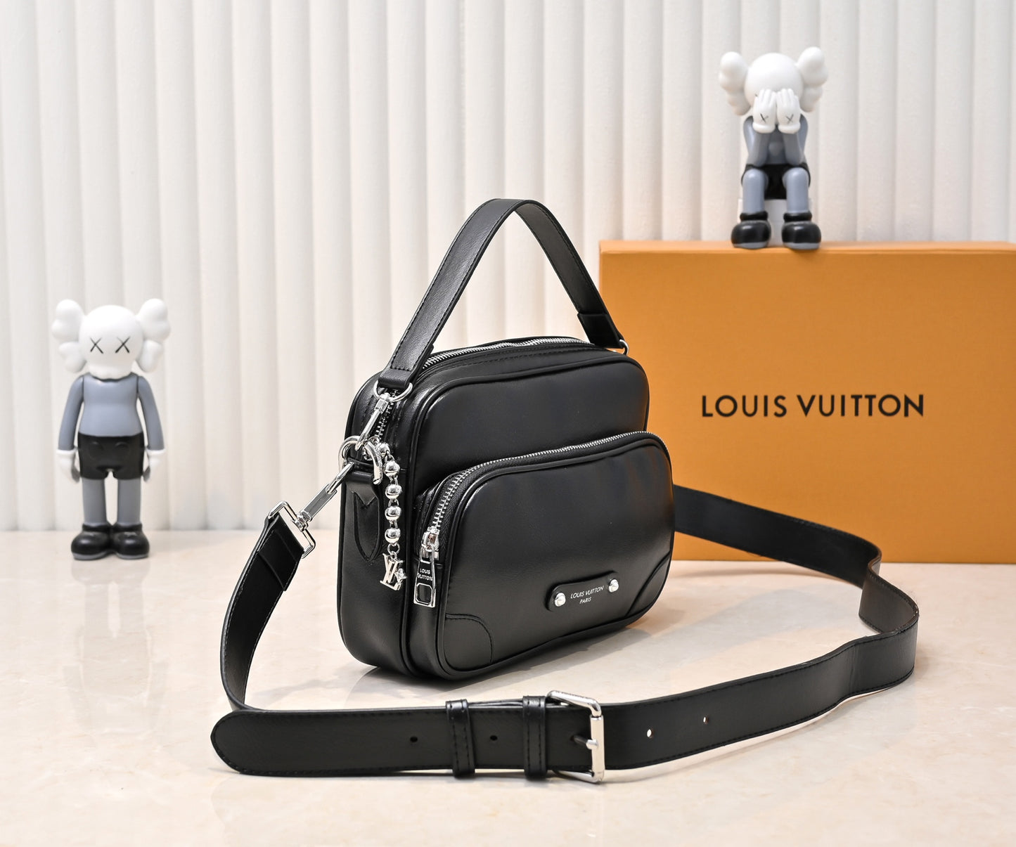 2WE7BDE Stylish leather bag