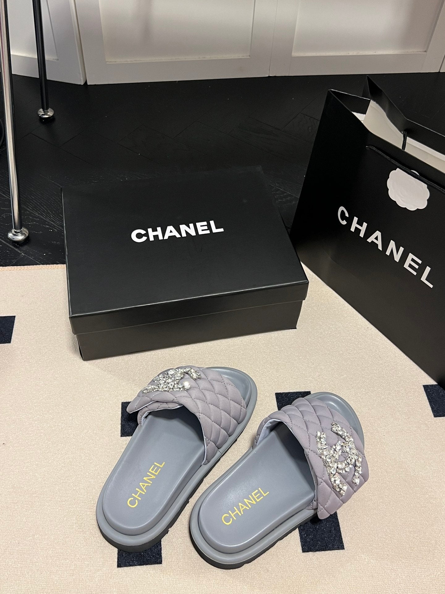 14C93ZDE Stylish Slippers