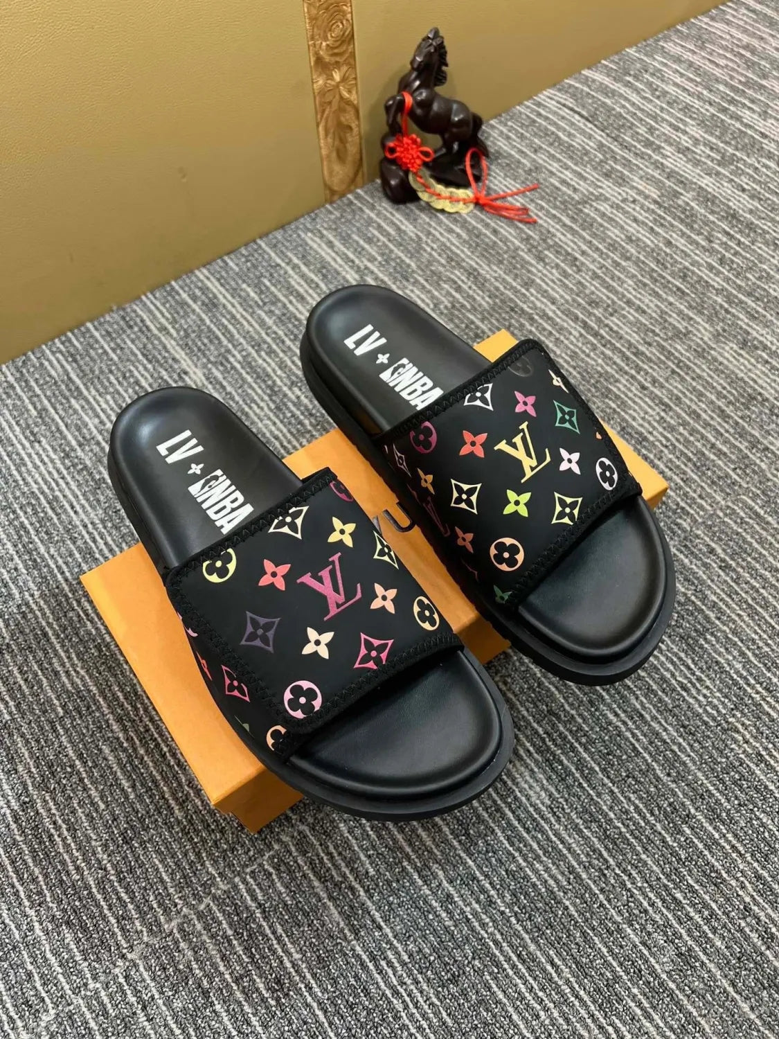5YE47ZDE Stylish Slippers