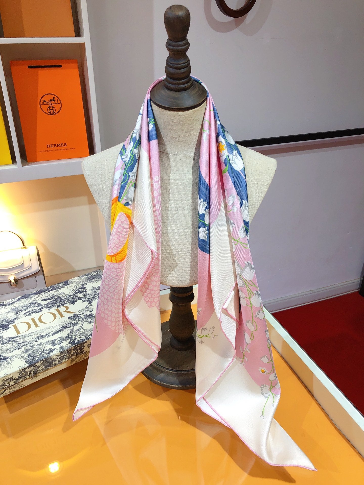 155ND7WDE Stylish Silk Scarve