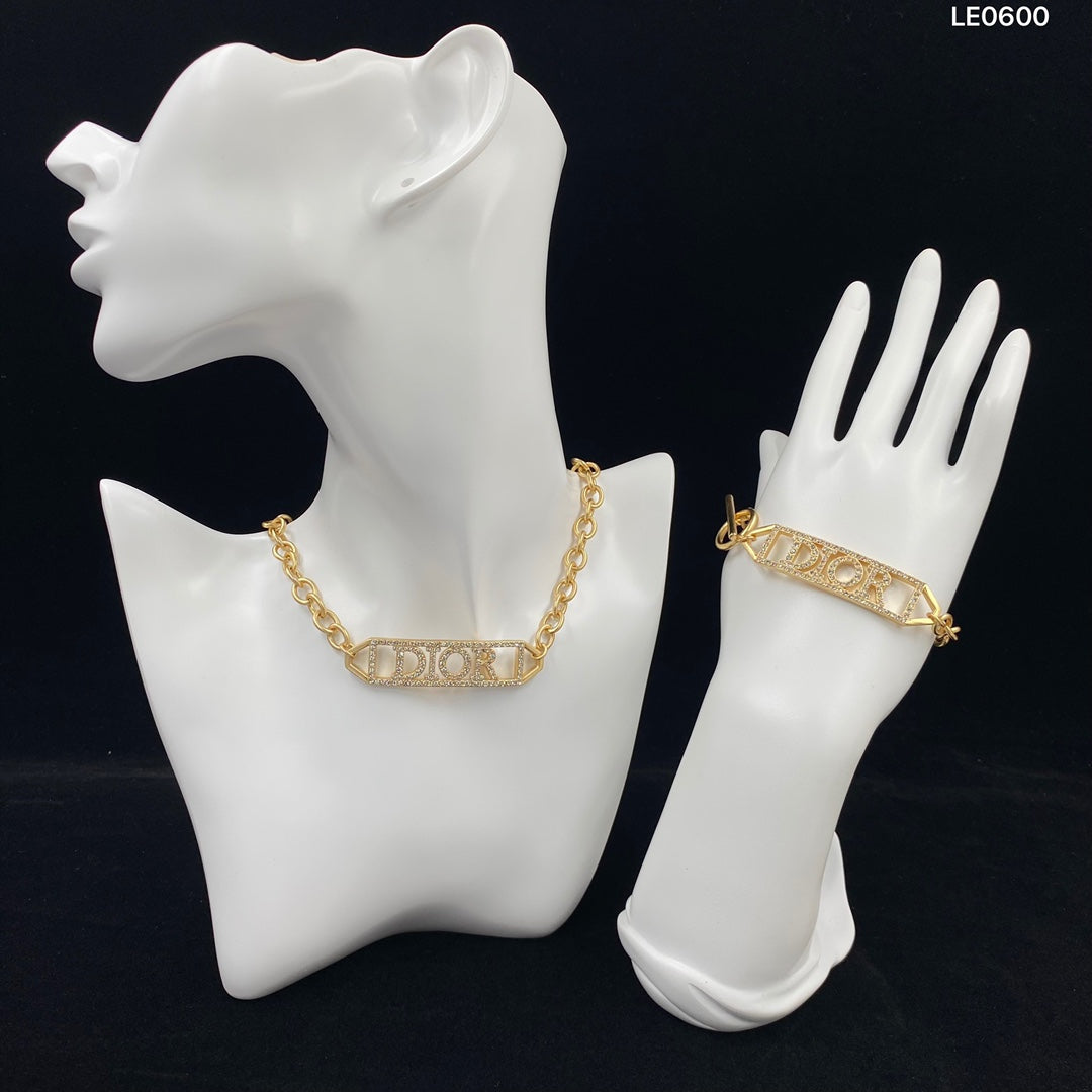 165ND7XDE Stylish  Bracelets