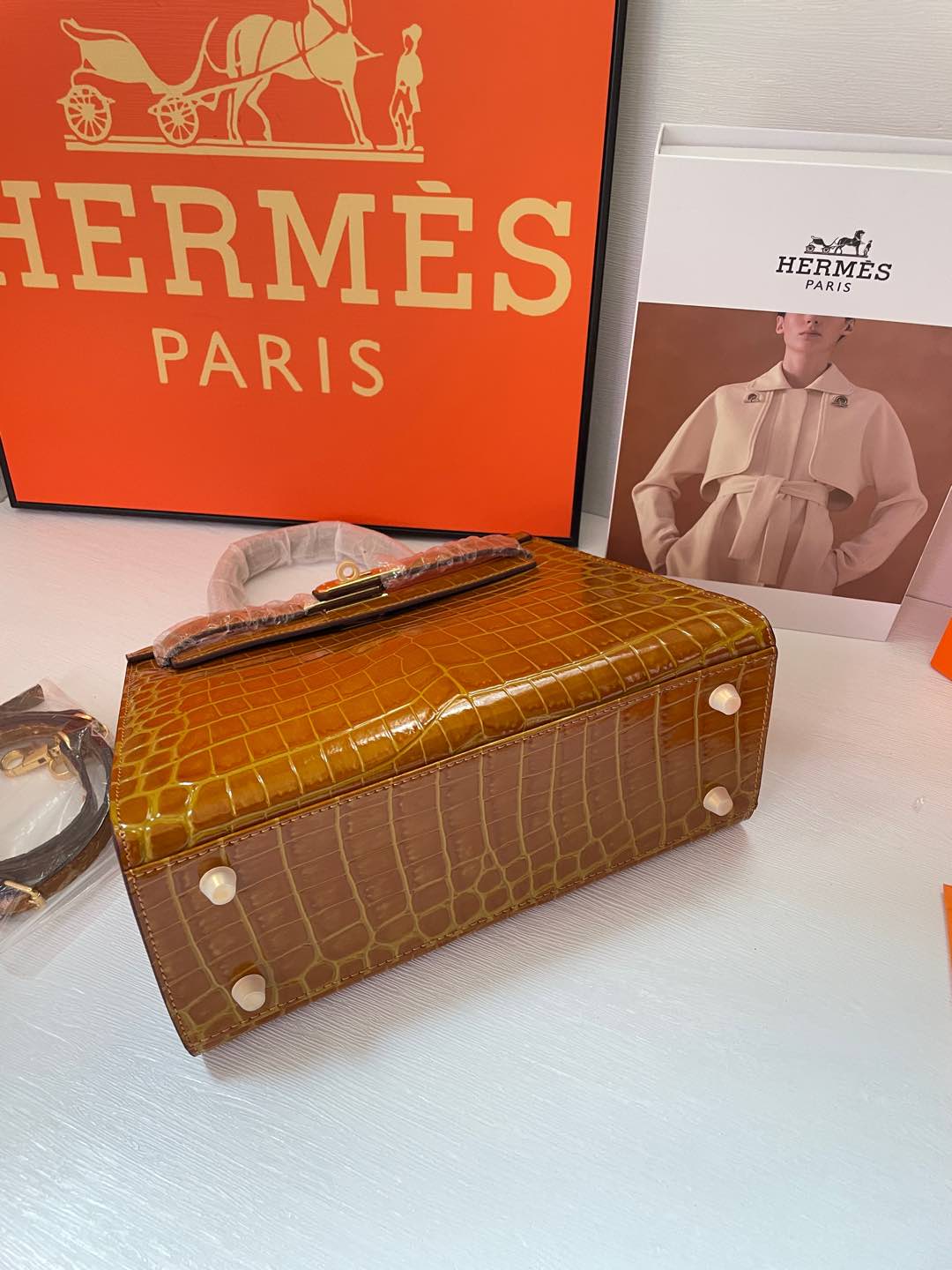 2WH28BDE Stylish leather bag