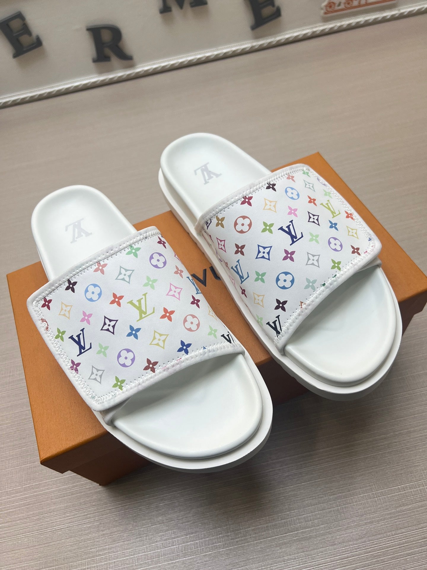 5LE207ZDE Stylish Slippers