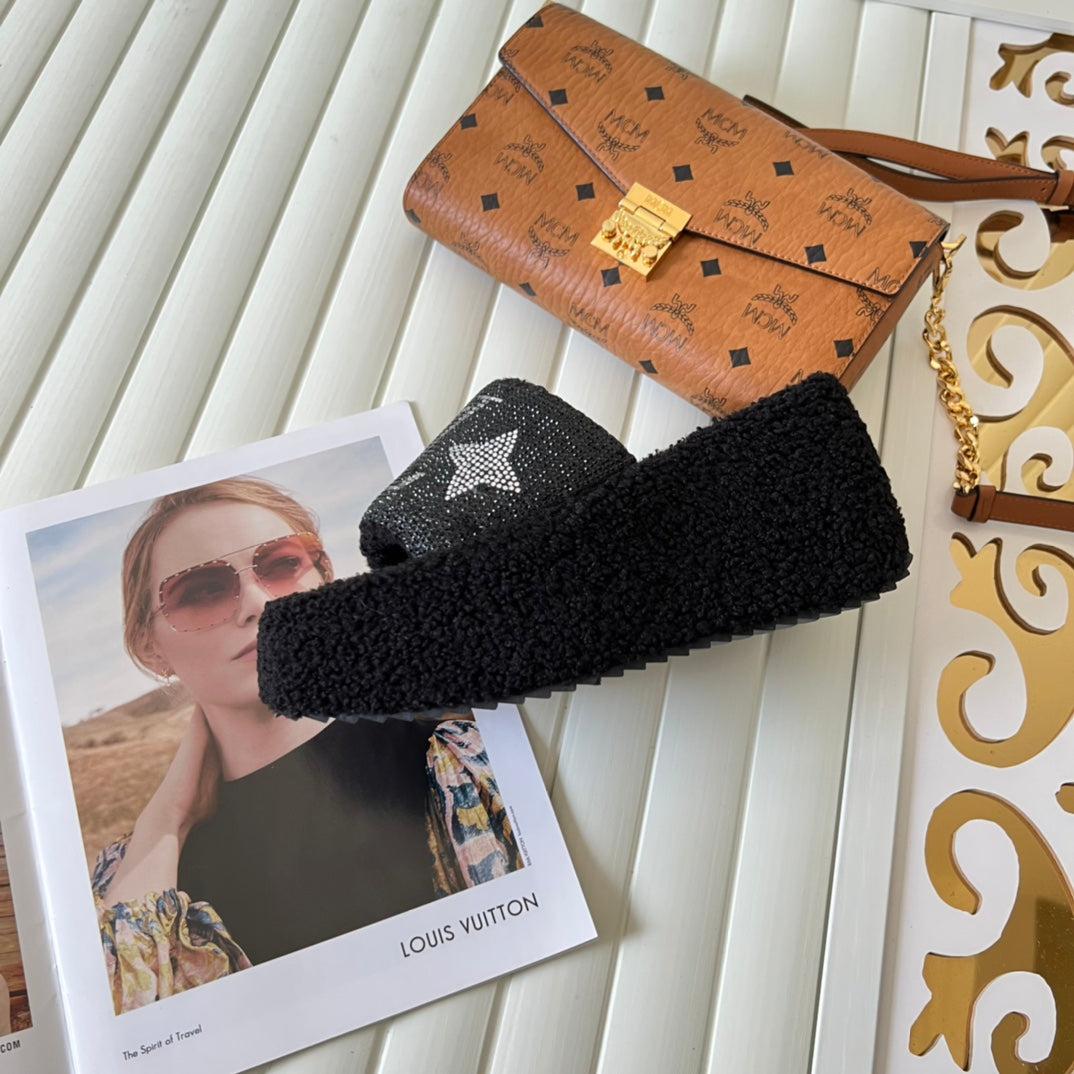 14E91ZDE Stylish Slippers