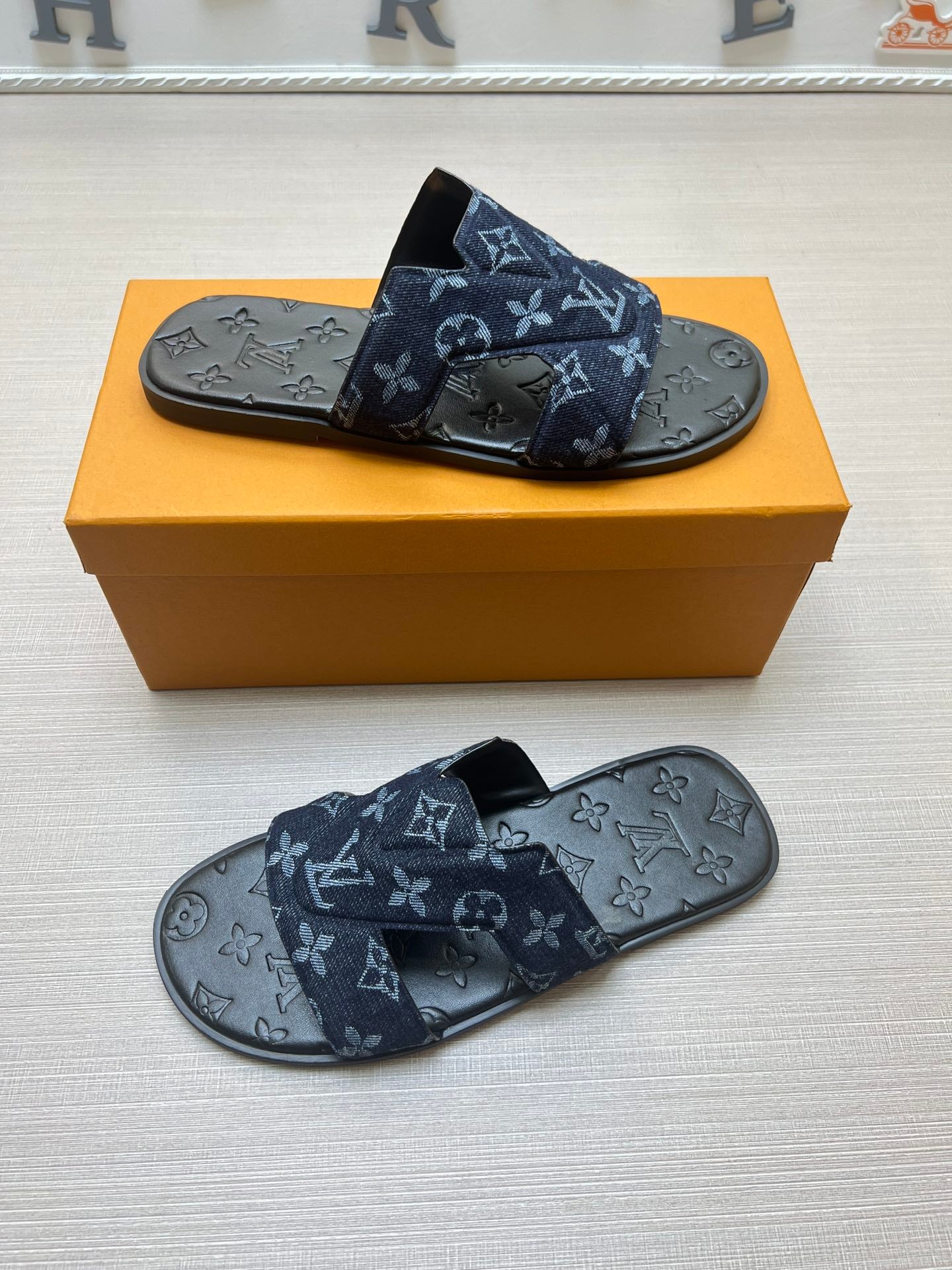 54E28ZDE Stylish slippers