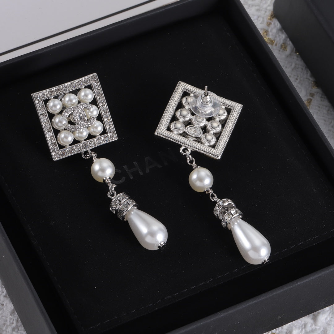 14C376EDE Stylish Earrings