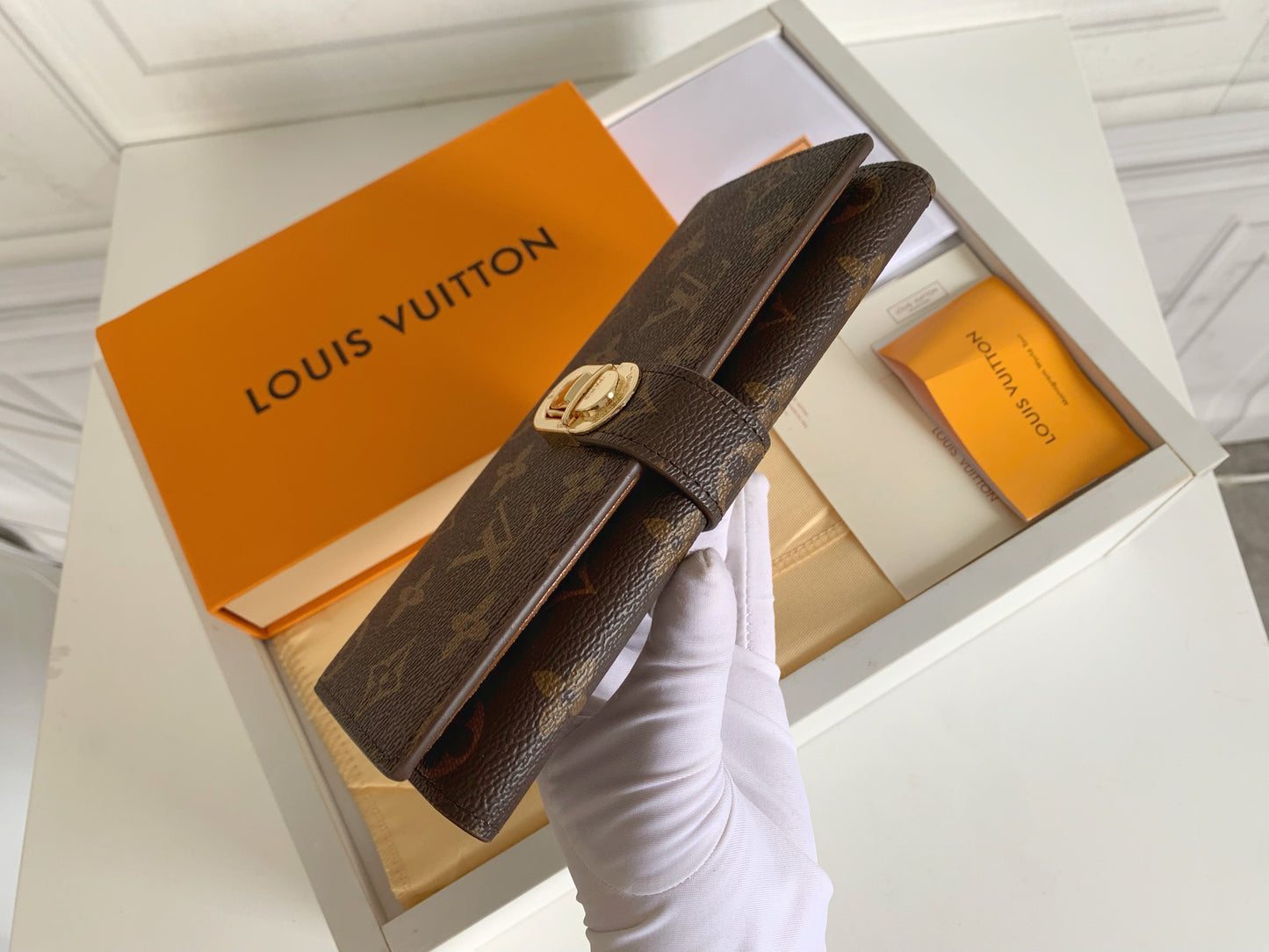 1XE73BDE Stylish leather wallets with package