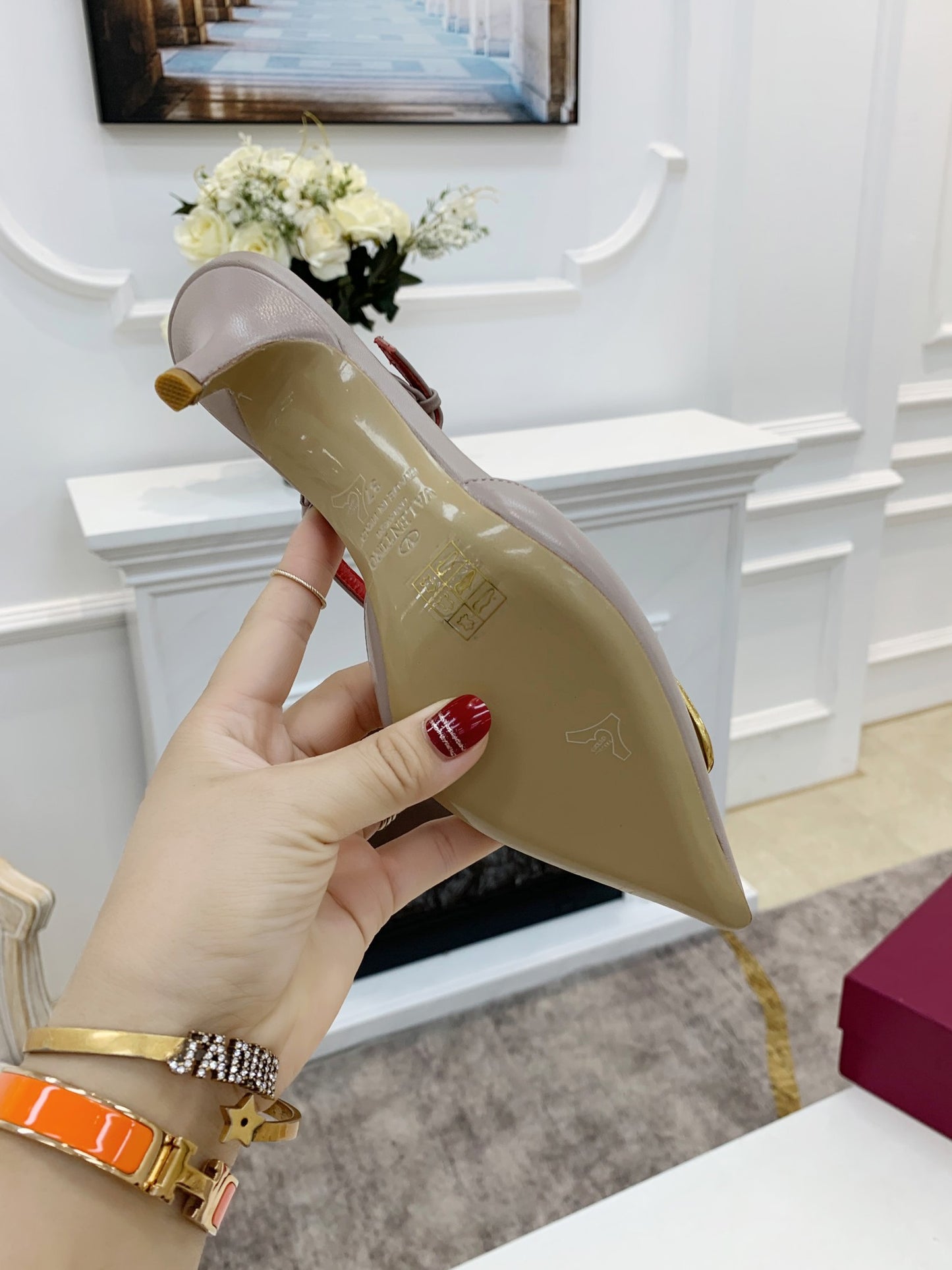 2YVL28ZDE Stylish leather  High heels