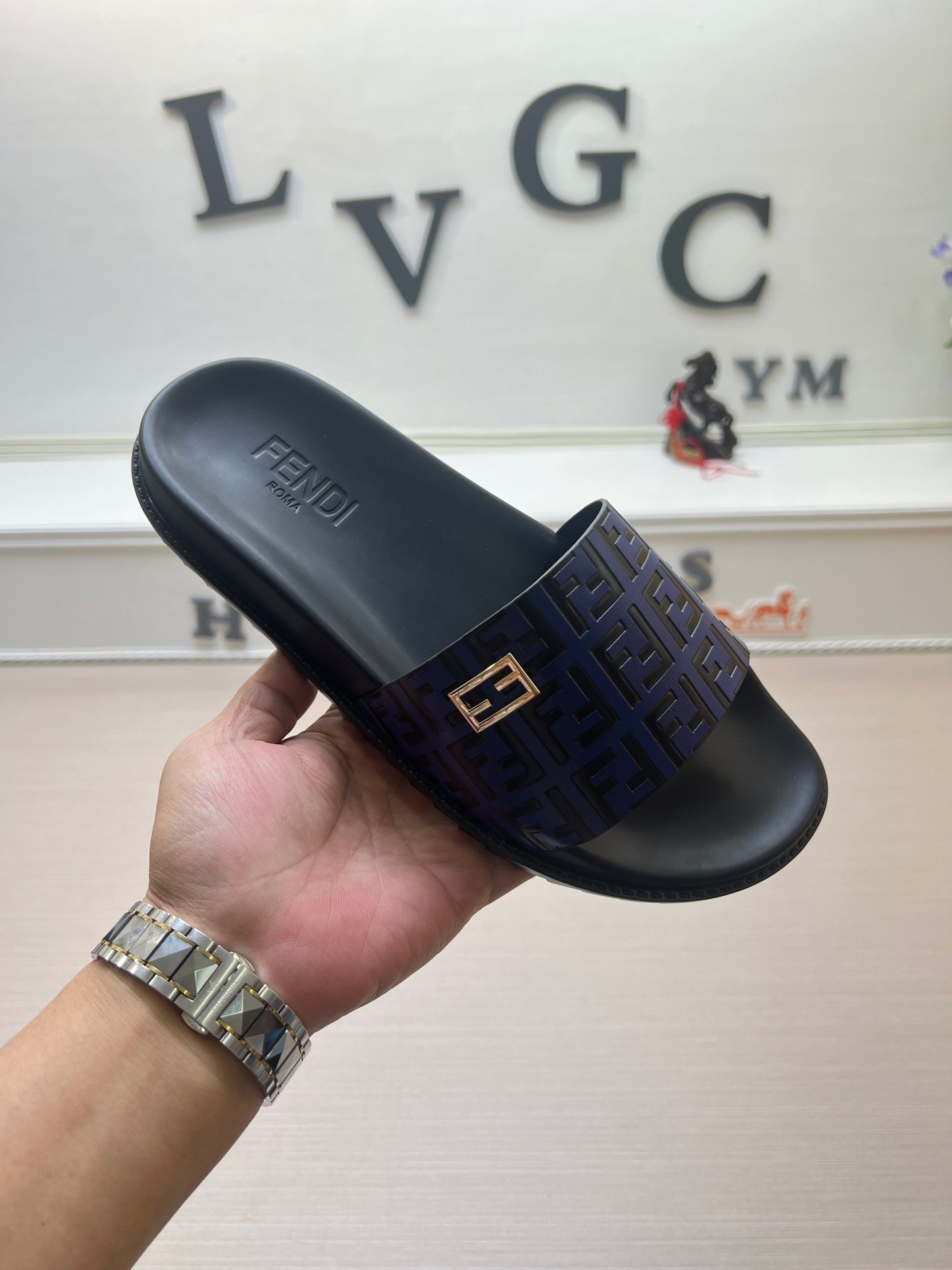 54F121ZDE Stylish slippers