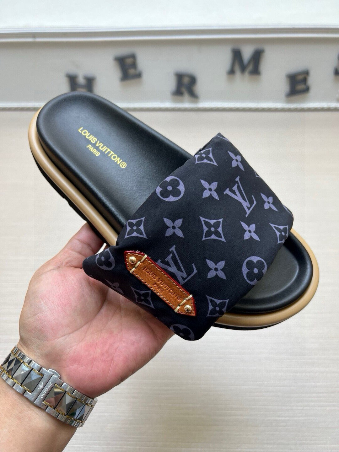5QE9ZDE Stylish Slippers