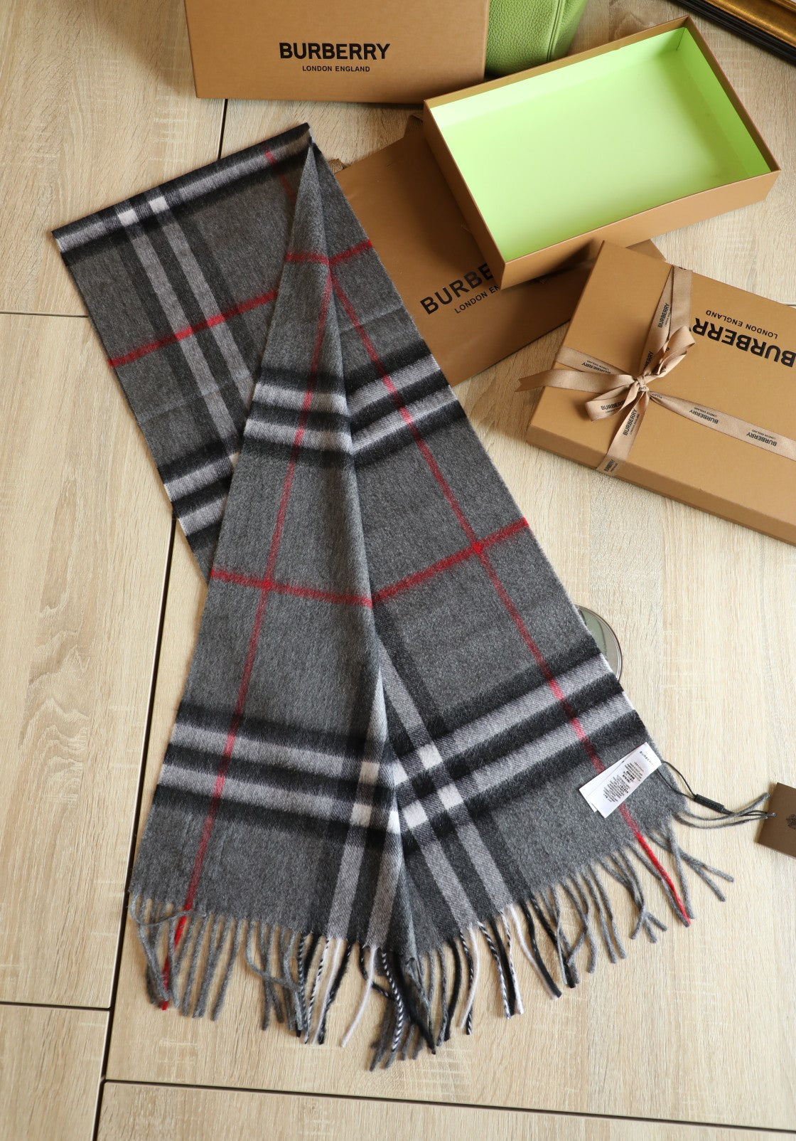 185ZR3WDE Stylish Winter Scarves