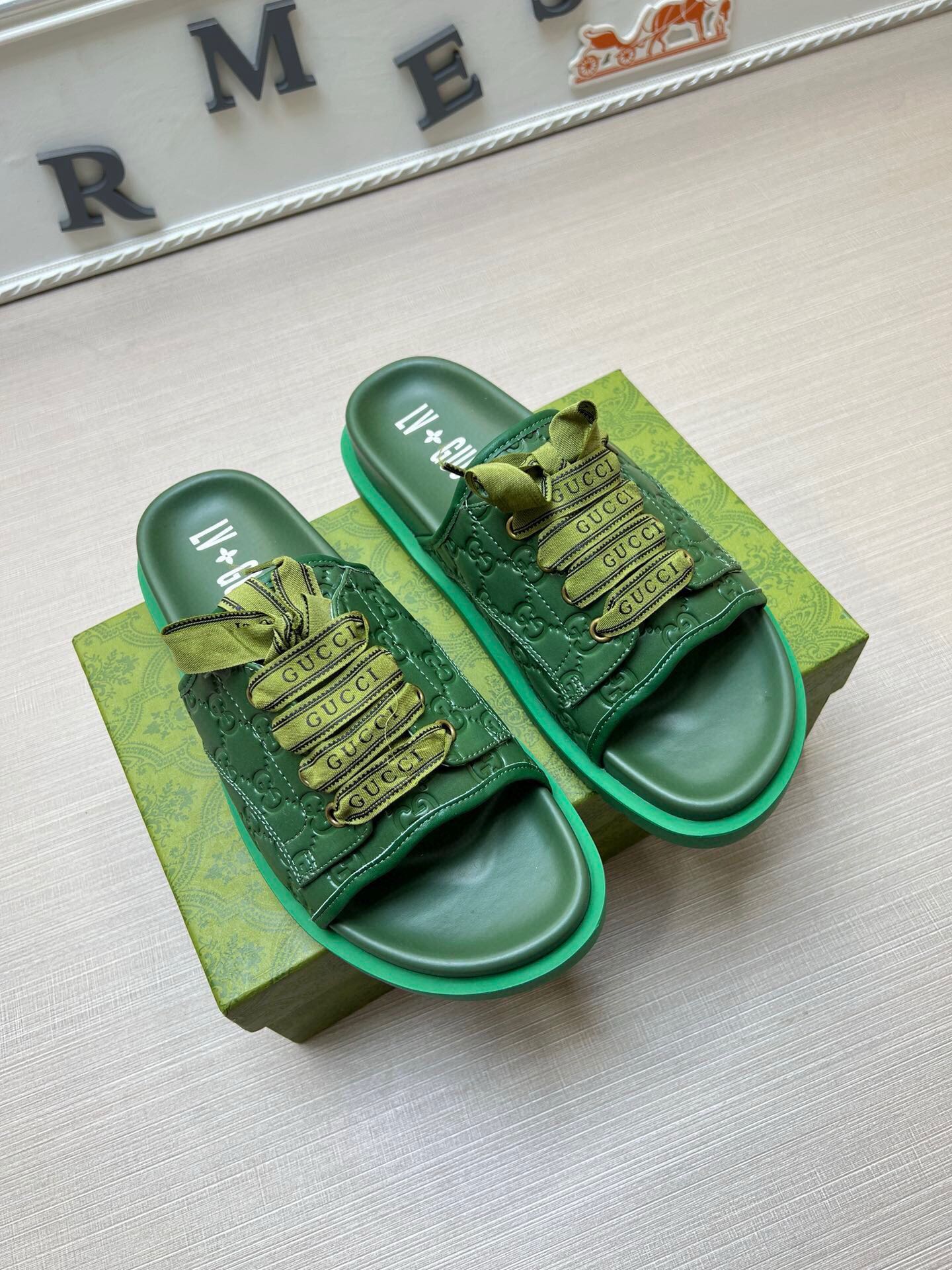 54B16ZDE Stylish slippers