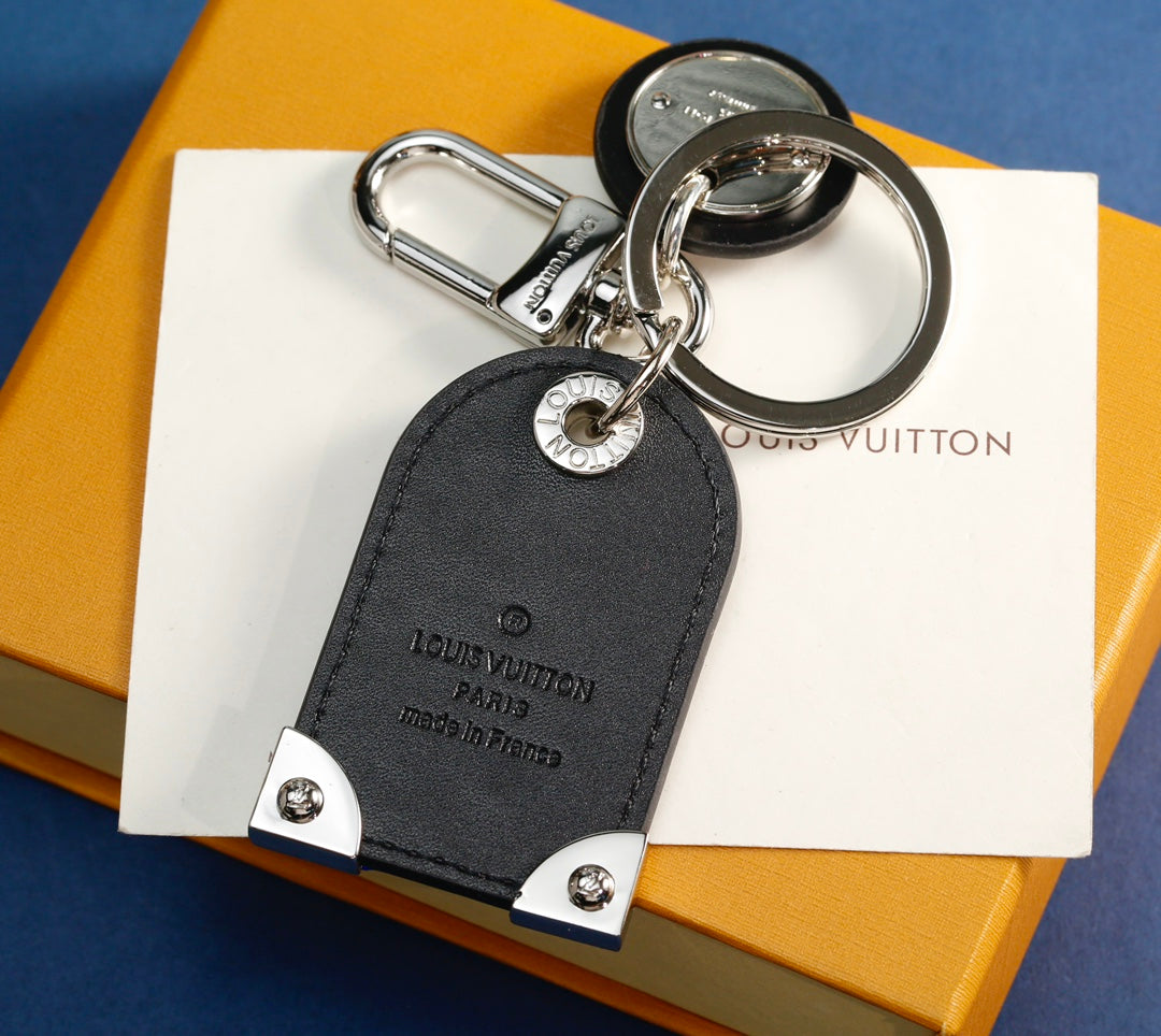 3RE18ADE Stylish key closure