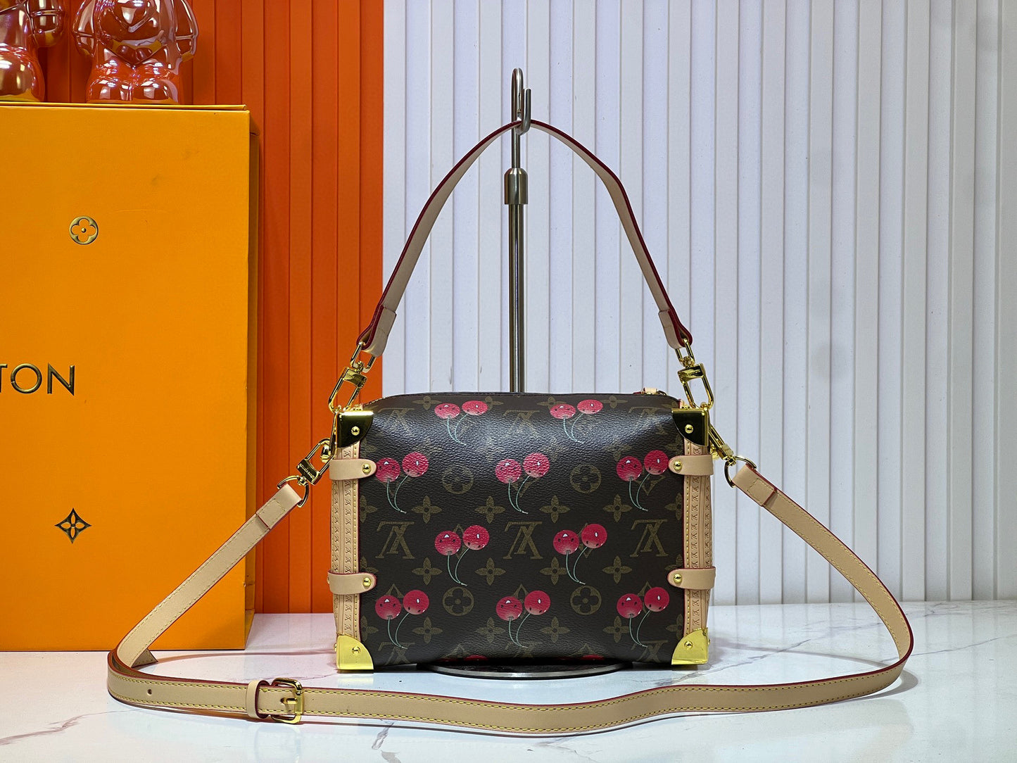 155NE18BDE Stylish leather bag