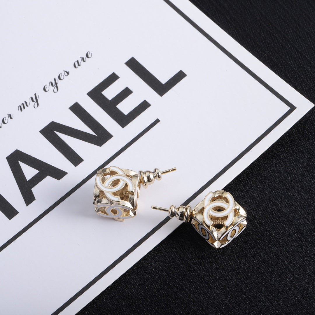 1YC284EDE Stylish Earrings
