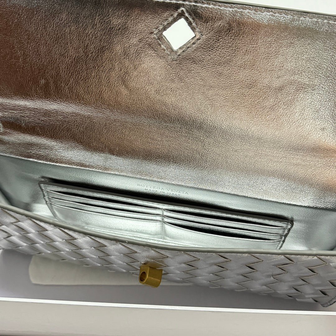 1XA380BDE Stylish leather bag 