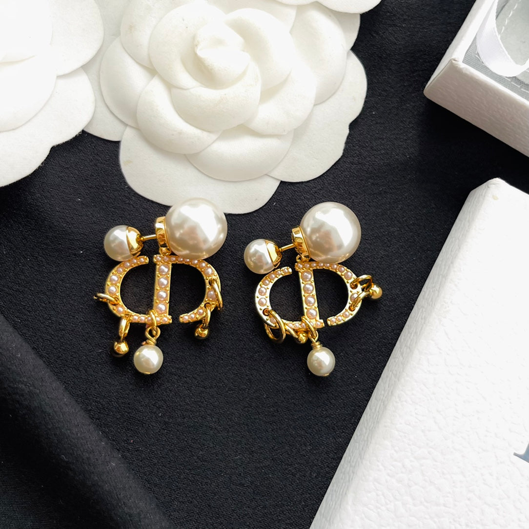 14D220EDE Stylish Earrings
