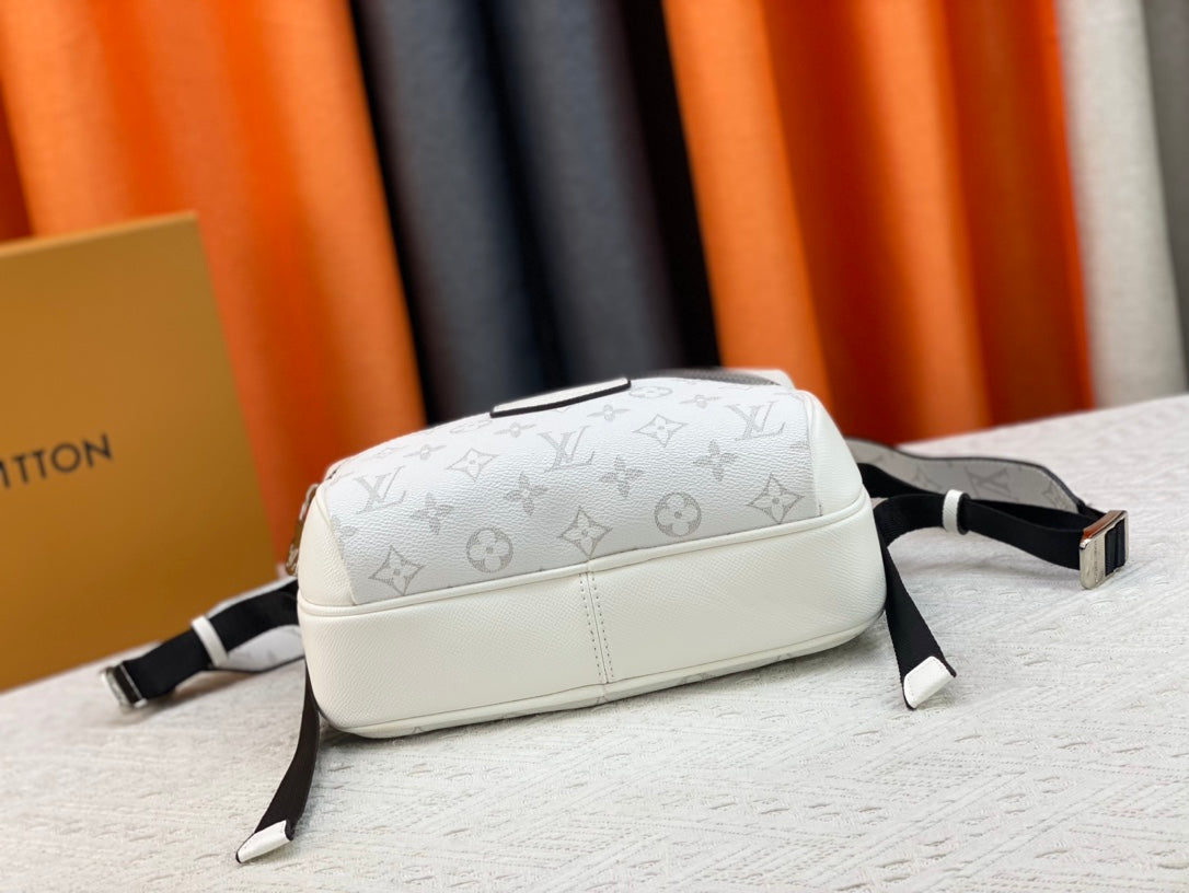 2XE261BDE Stylish leather bag 