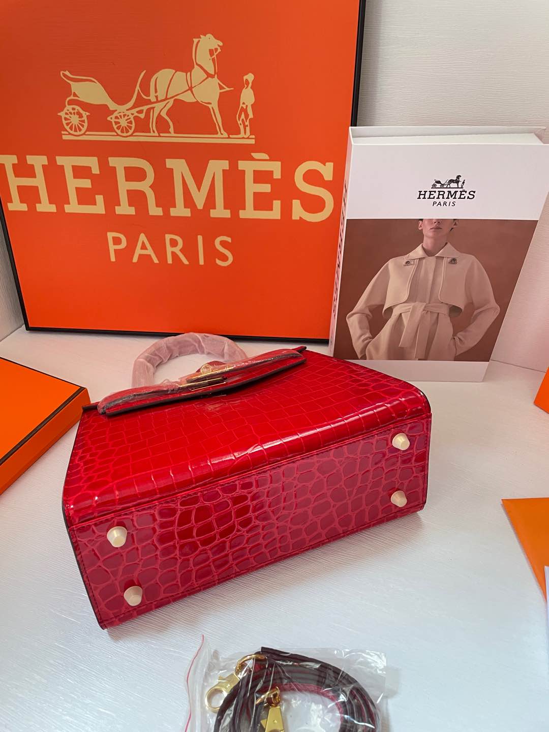 2WH28BDE Stylish leather bag