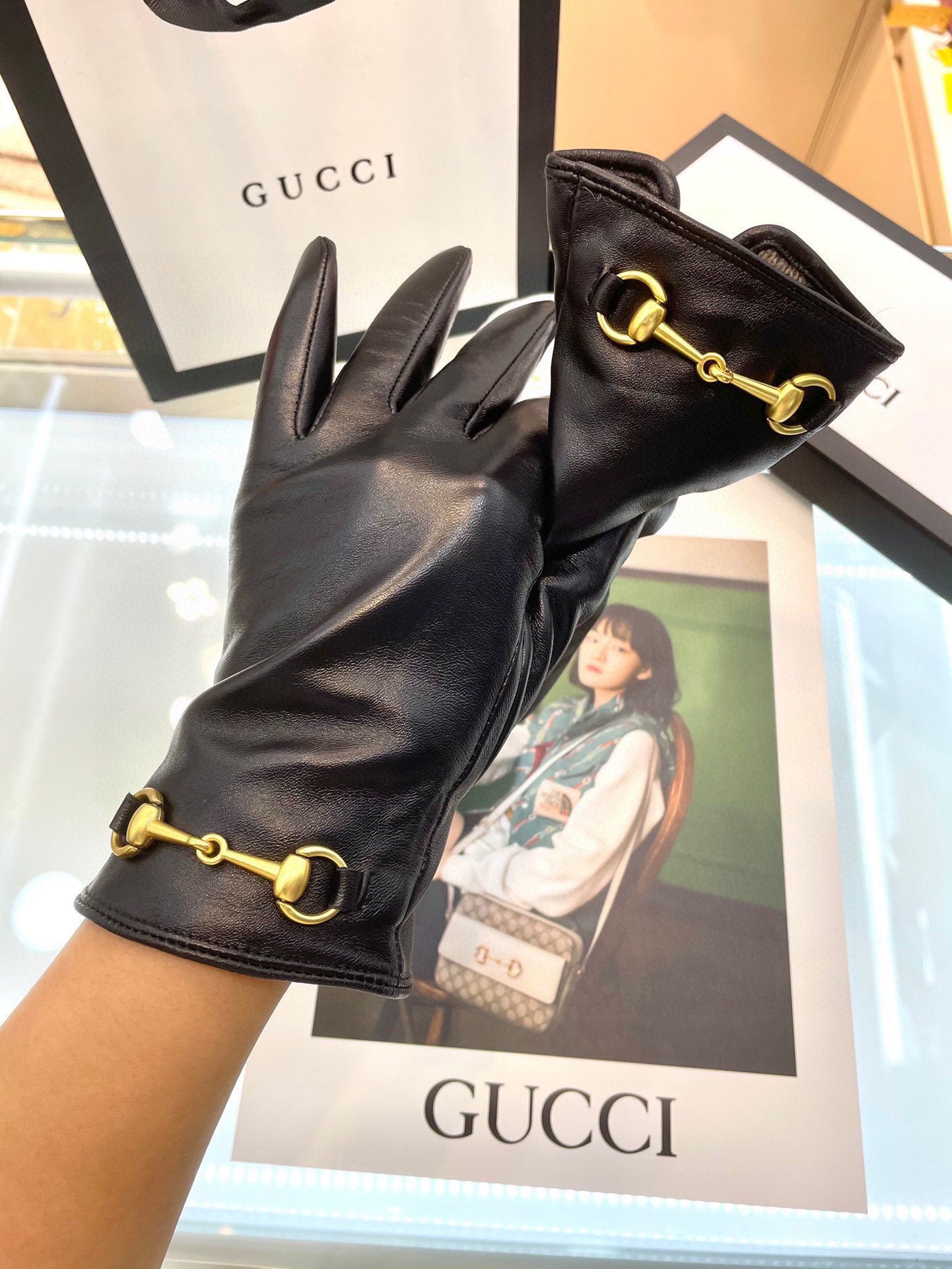 24B112SDE Stylish gloves