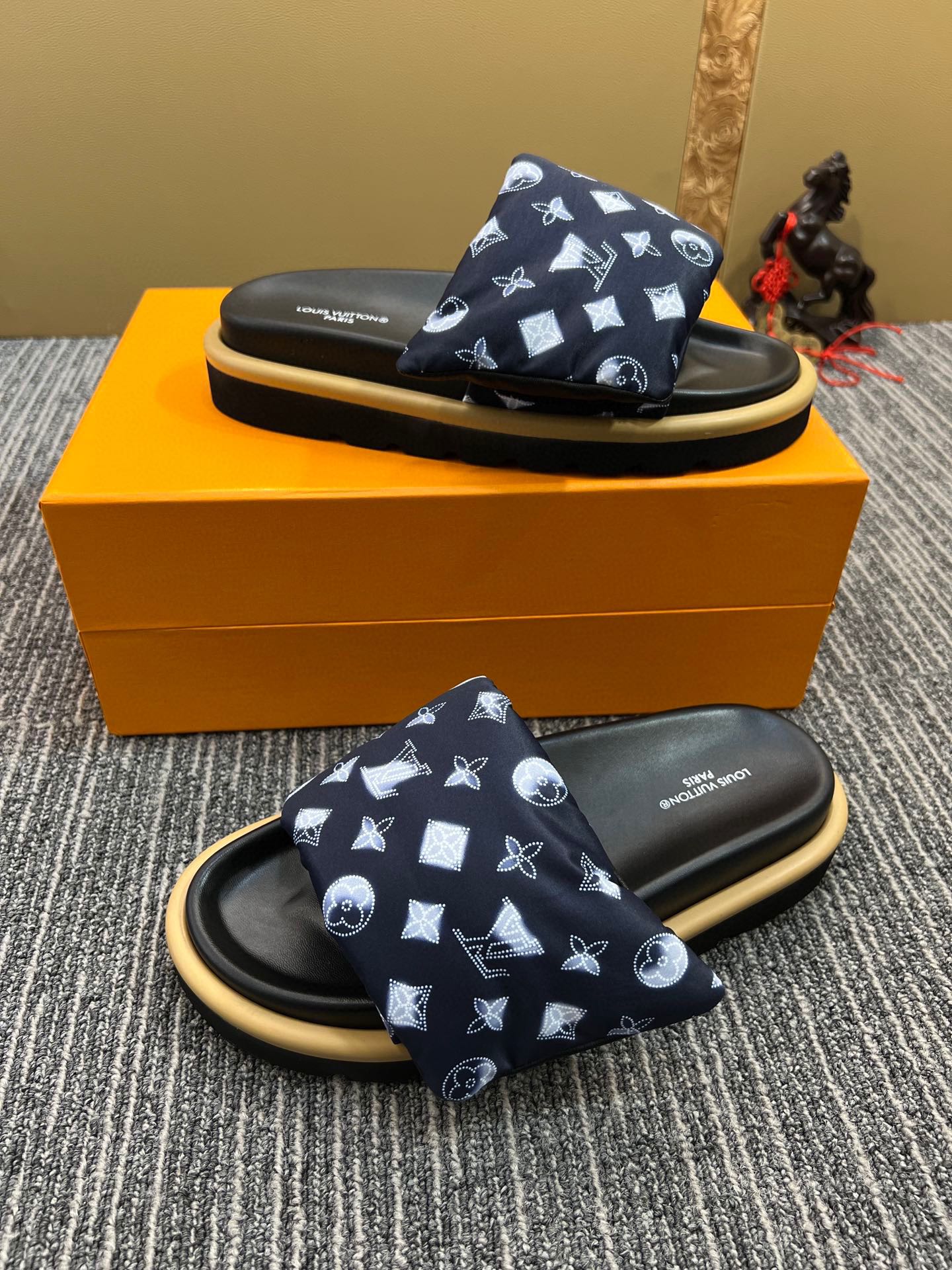 5XE118ZDE Stylish leather quality Slippers
