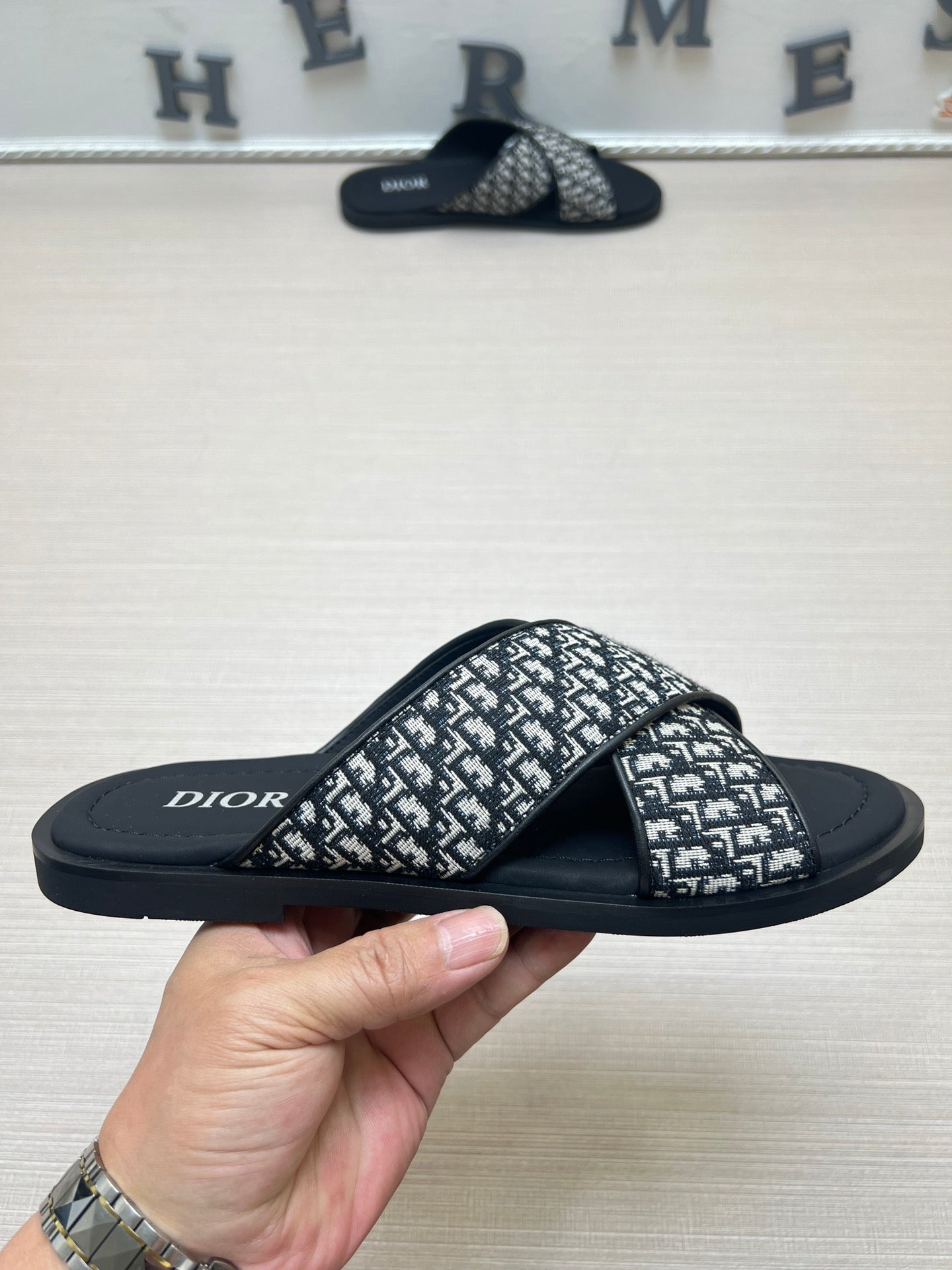 54D81ZDE Stylish slippers