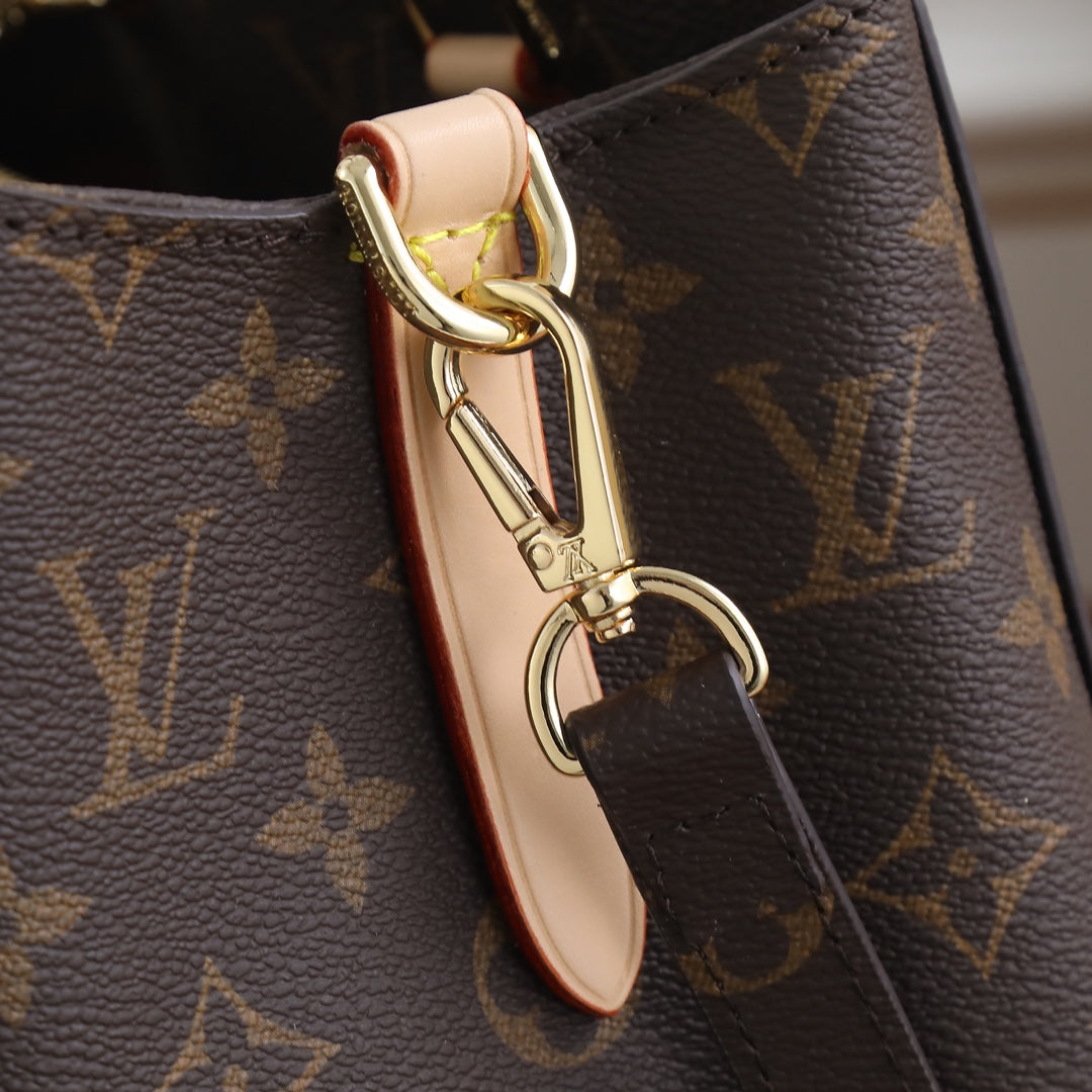 2XE317BDE Stylish leather bag 