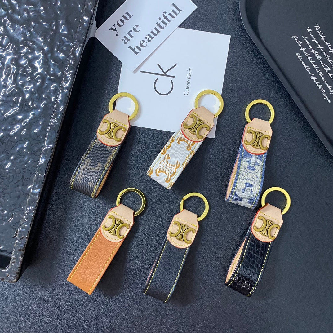 3RE1ADE Stylish key closure