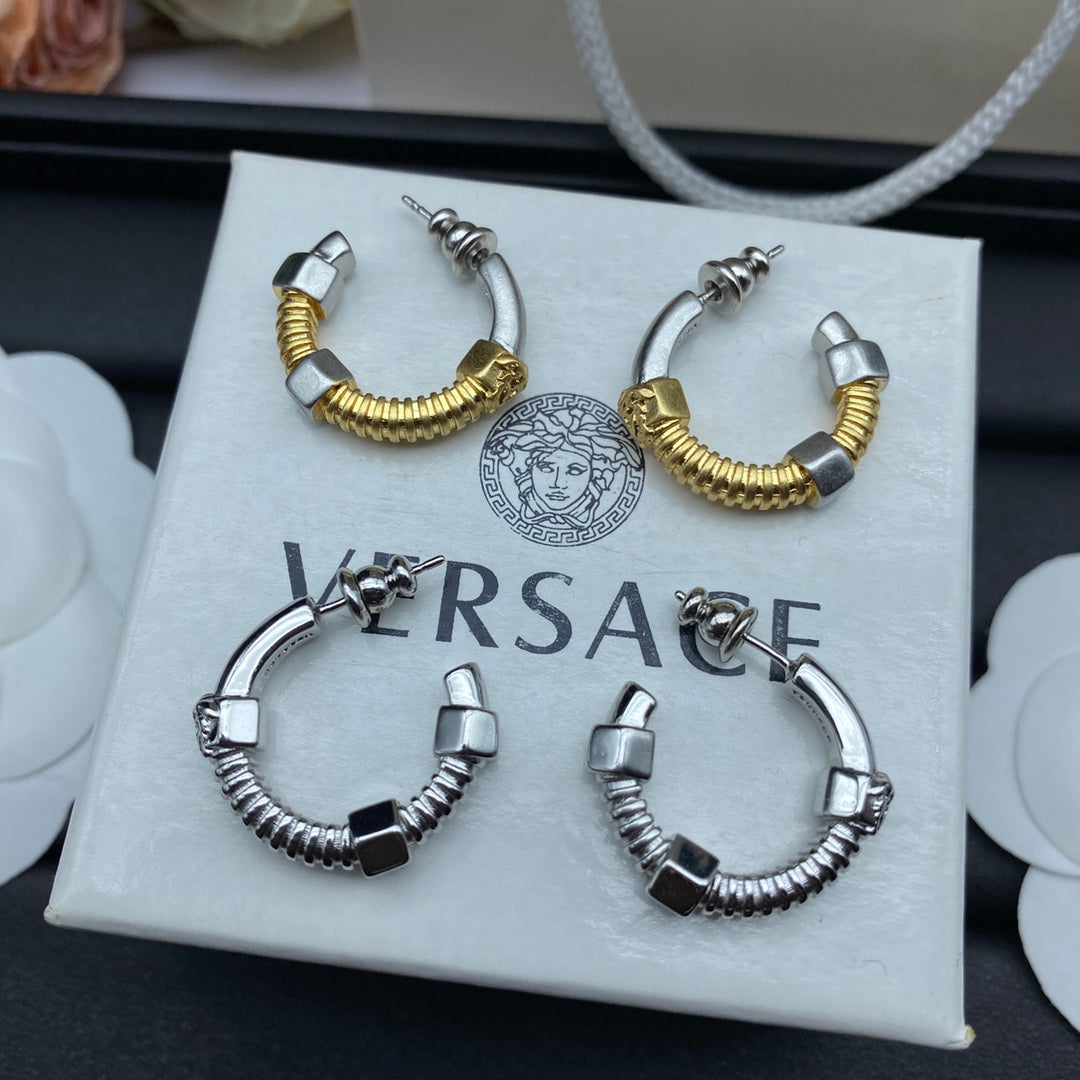 1YV467EDE Stylish Earrings