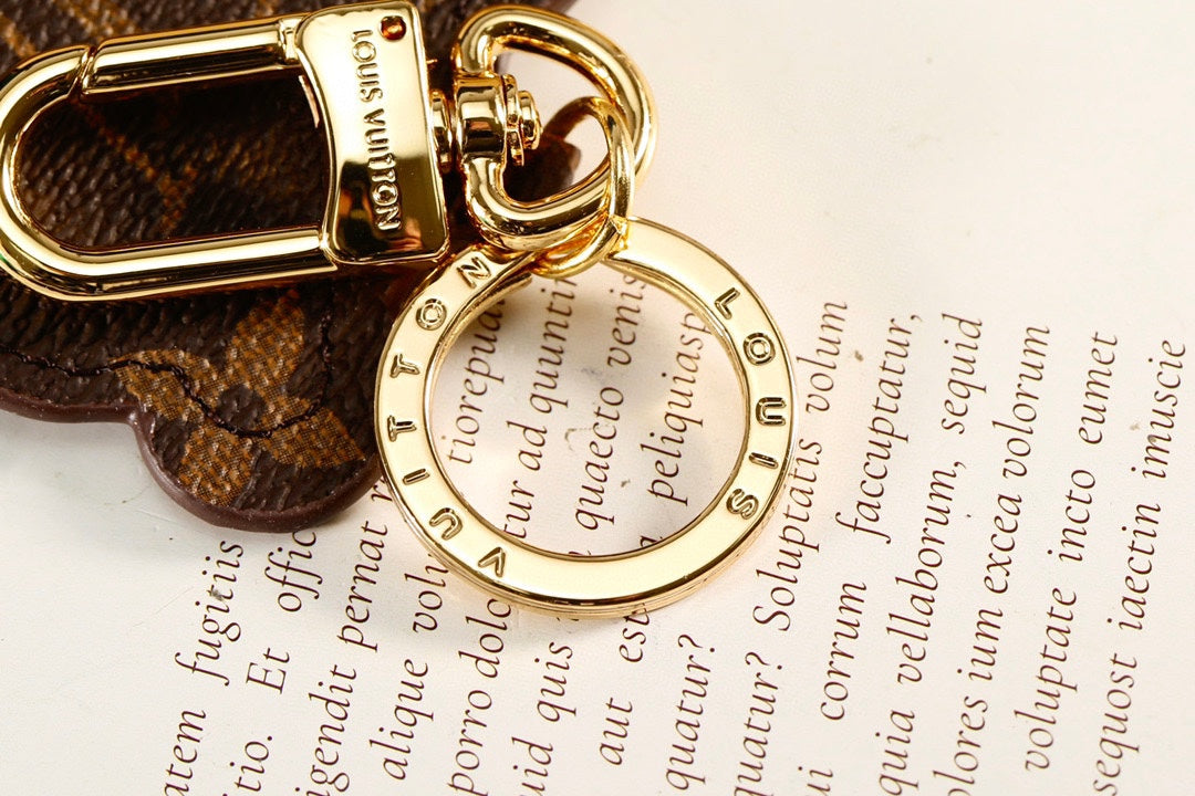 3RE14ADE Stylish key closure