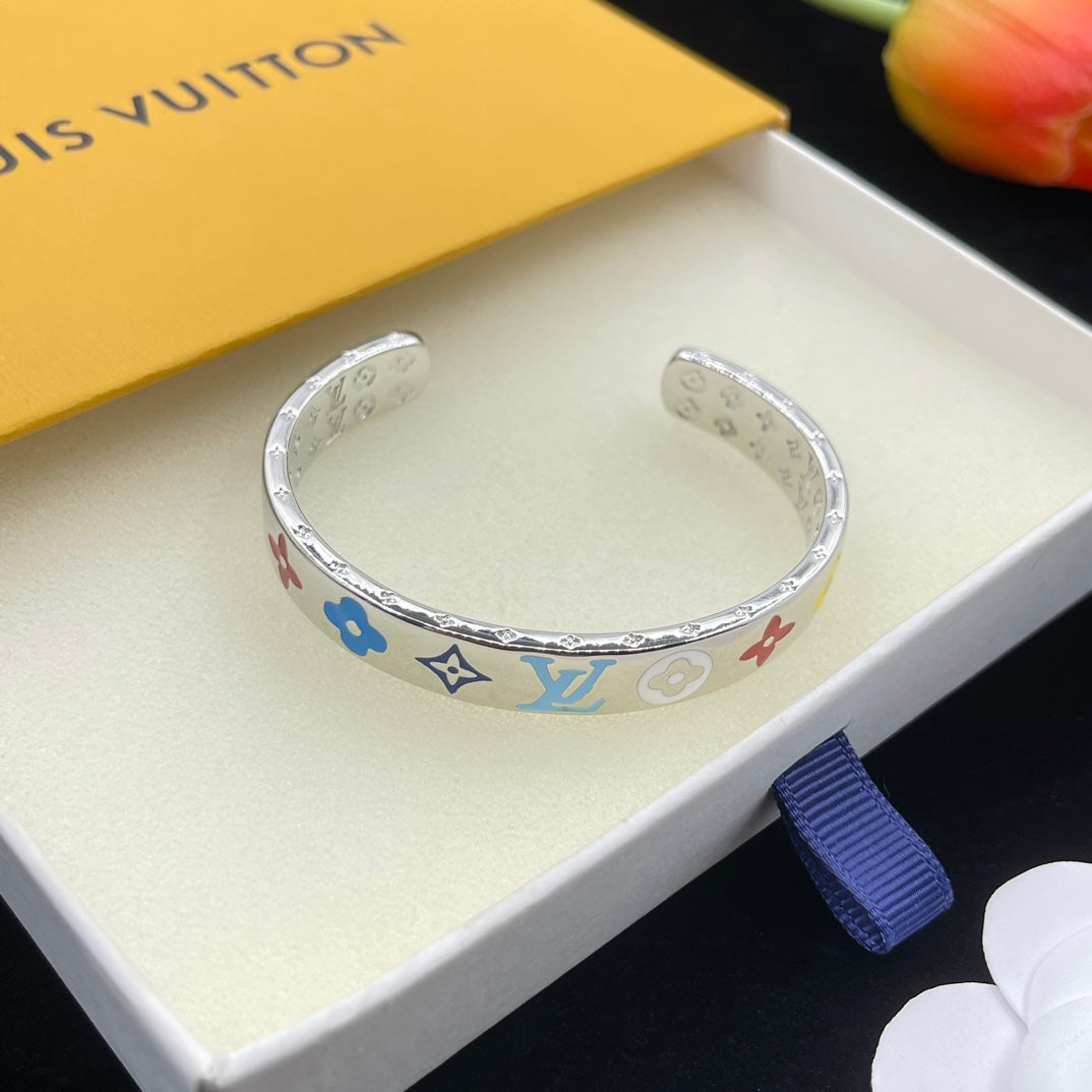 14E1054KDE Stylish Bracelets