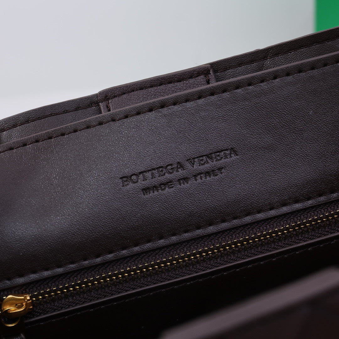 1XA80BDE Stylish leather bag