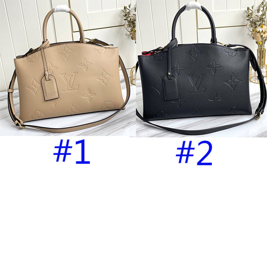 1E059BDE Stylish leather bag 